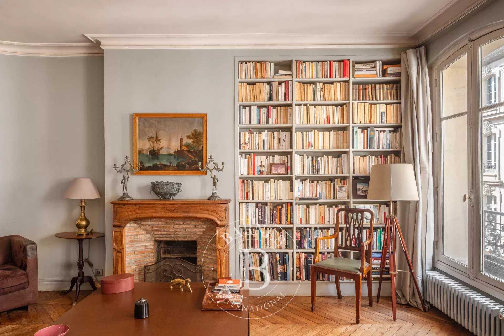 Paris  - Appartement 4 Pi&egrave;ces 2 Chambres