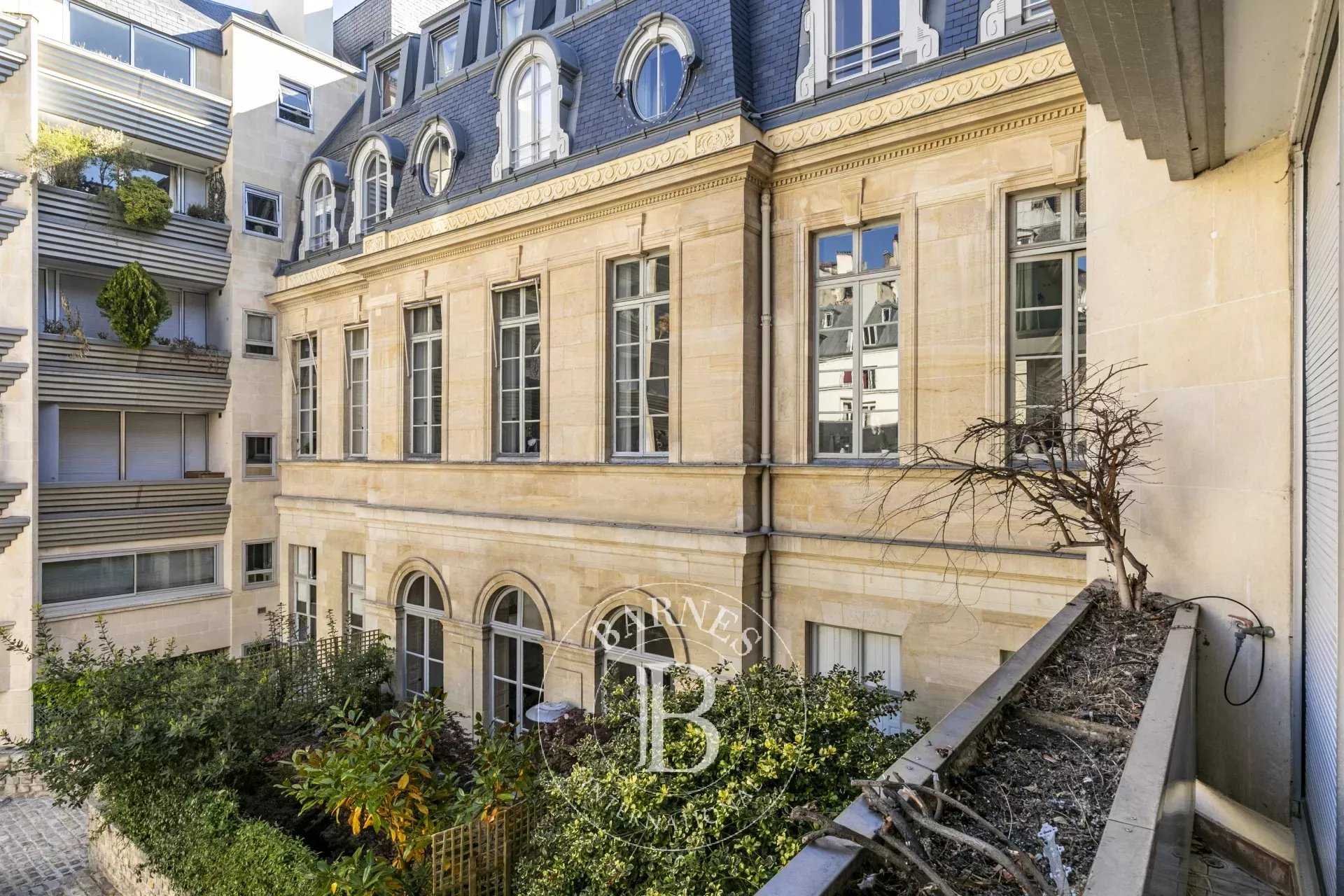 Paris  - Appartement 4 Pi&egrave;ces 2 Chambres