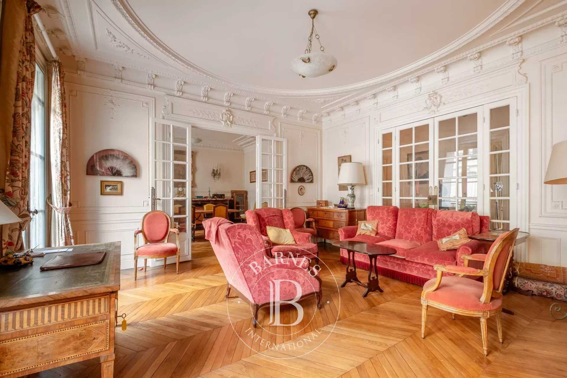 Paris  - Appartement 5 Pi&egrave;ces 3 Chambres