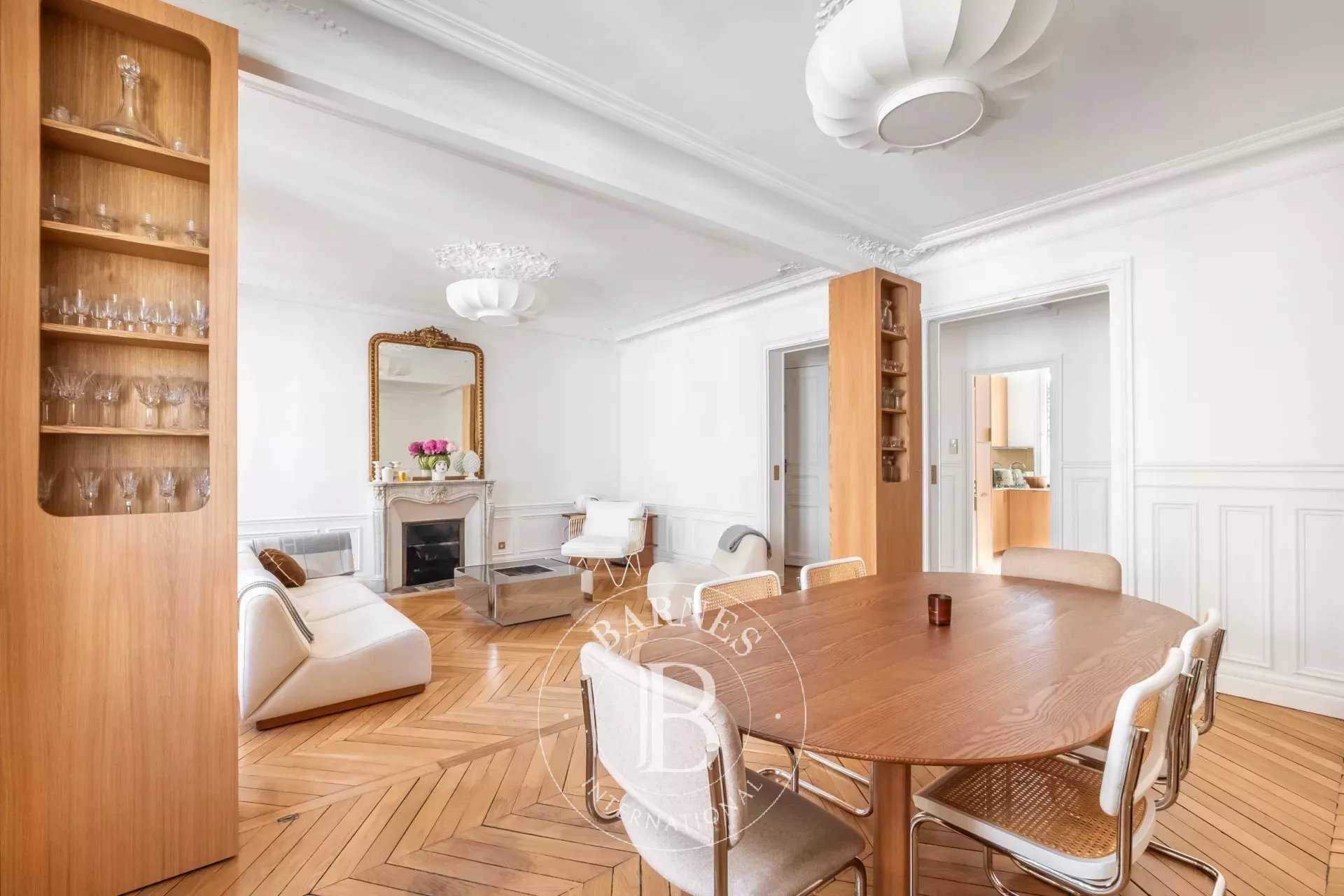 Paris  - Appartement 4 Pièces 2 Chambres