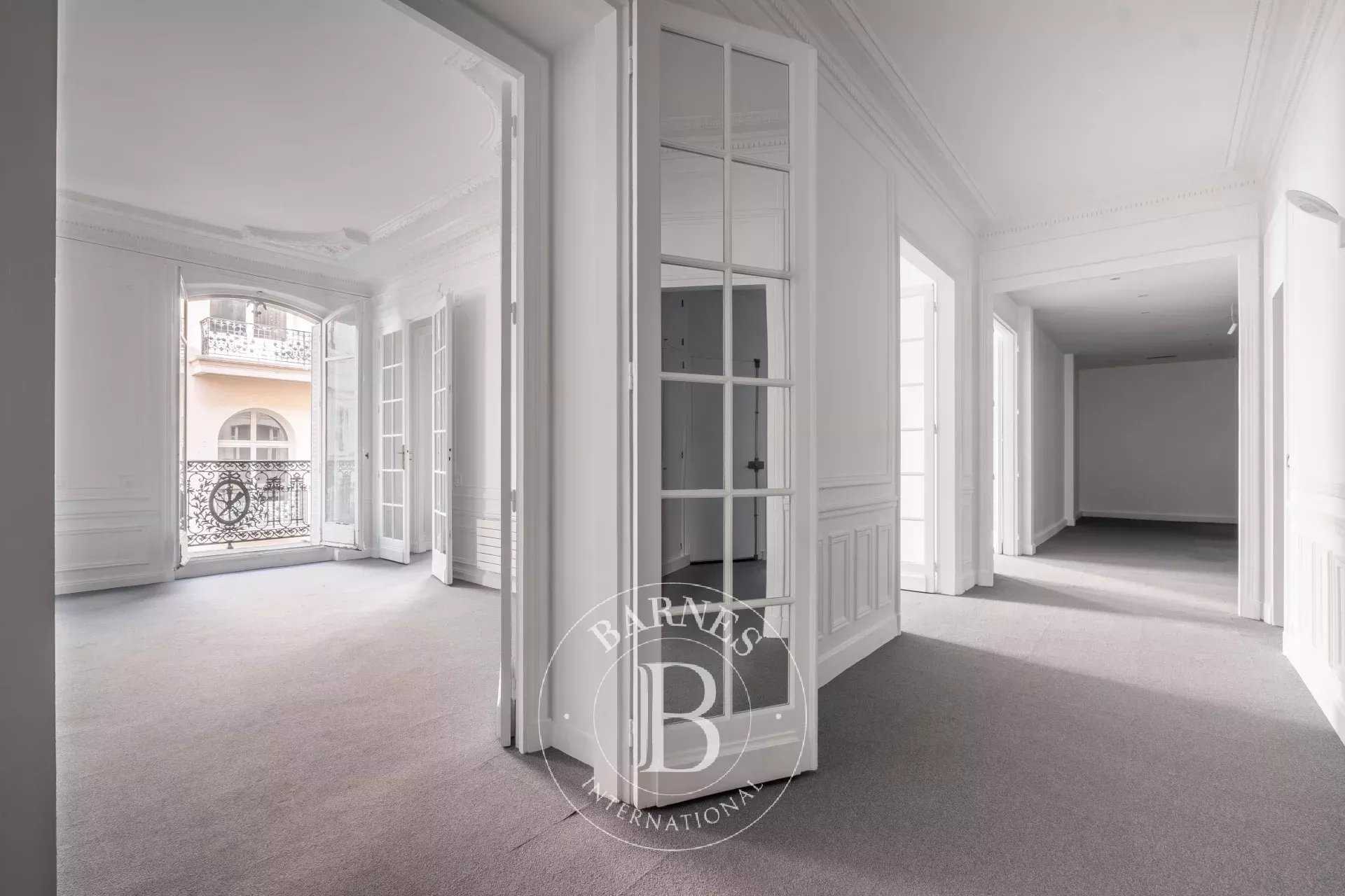 Paris  - Apartment 4 Bedrooms