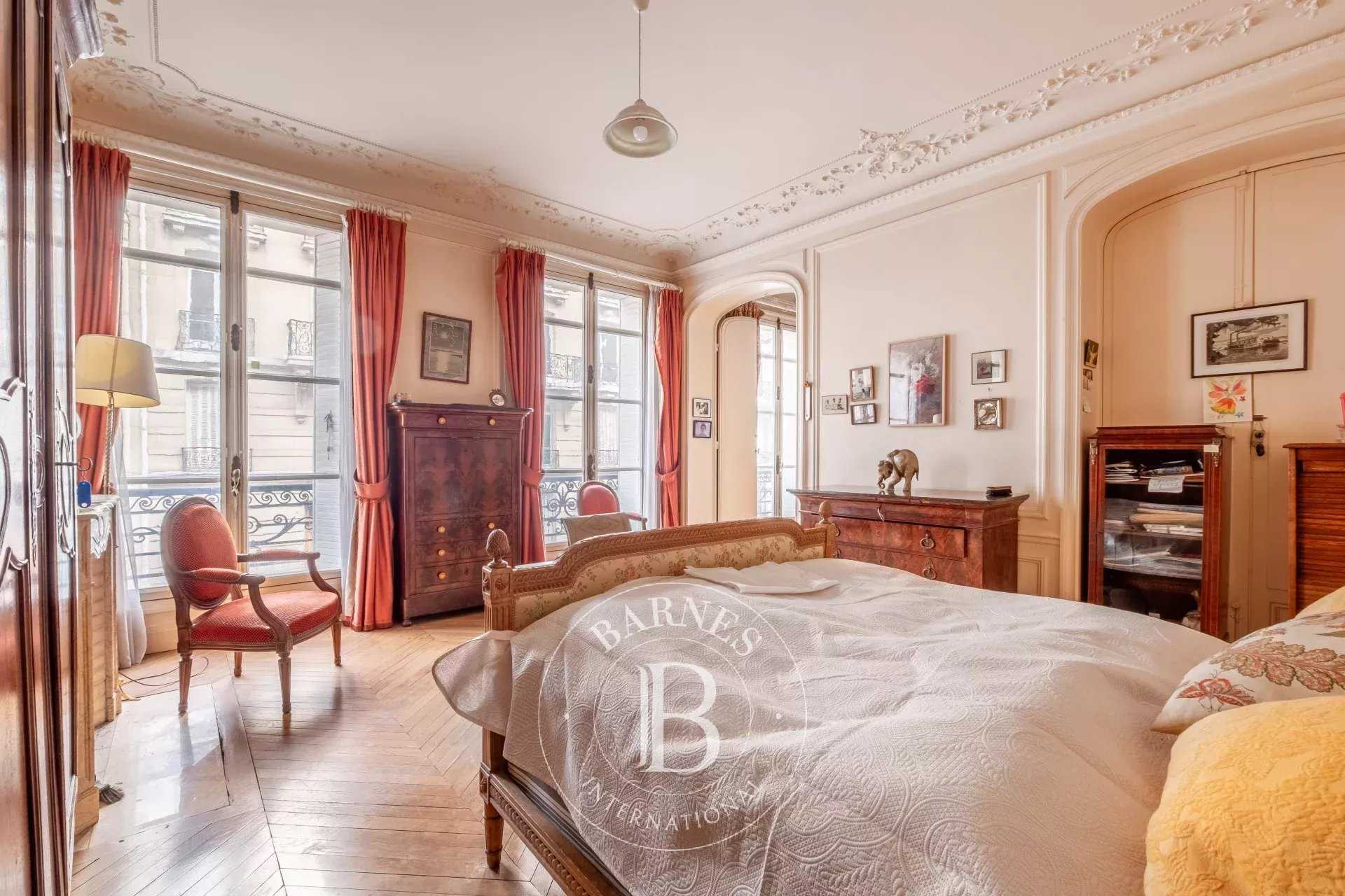 Paris  - Appartement 5 Pi&egrave;ces 3 Chambres