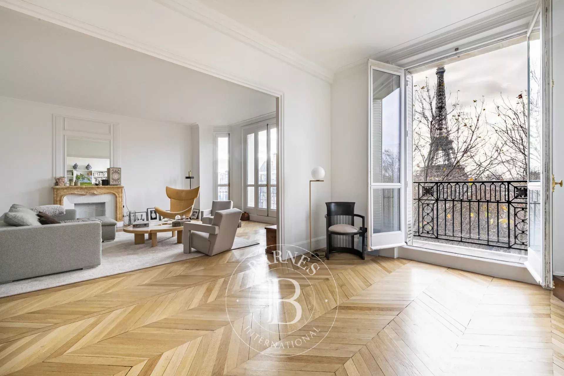 Paris  - Appartement 5 Pi&egrave;ces 3 Chambres