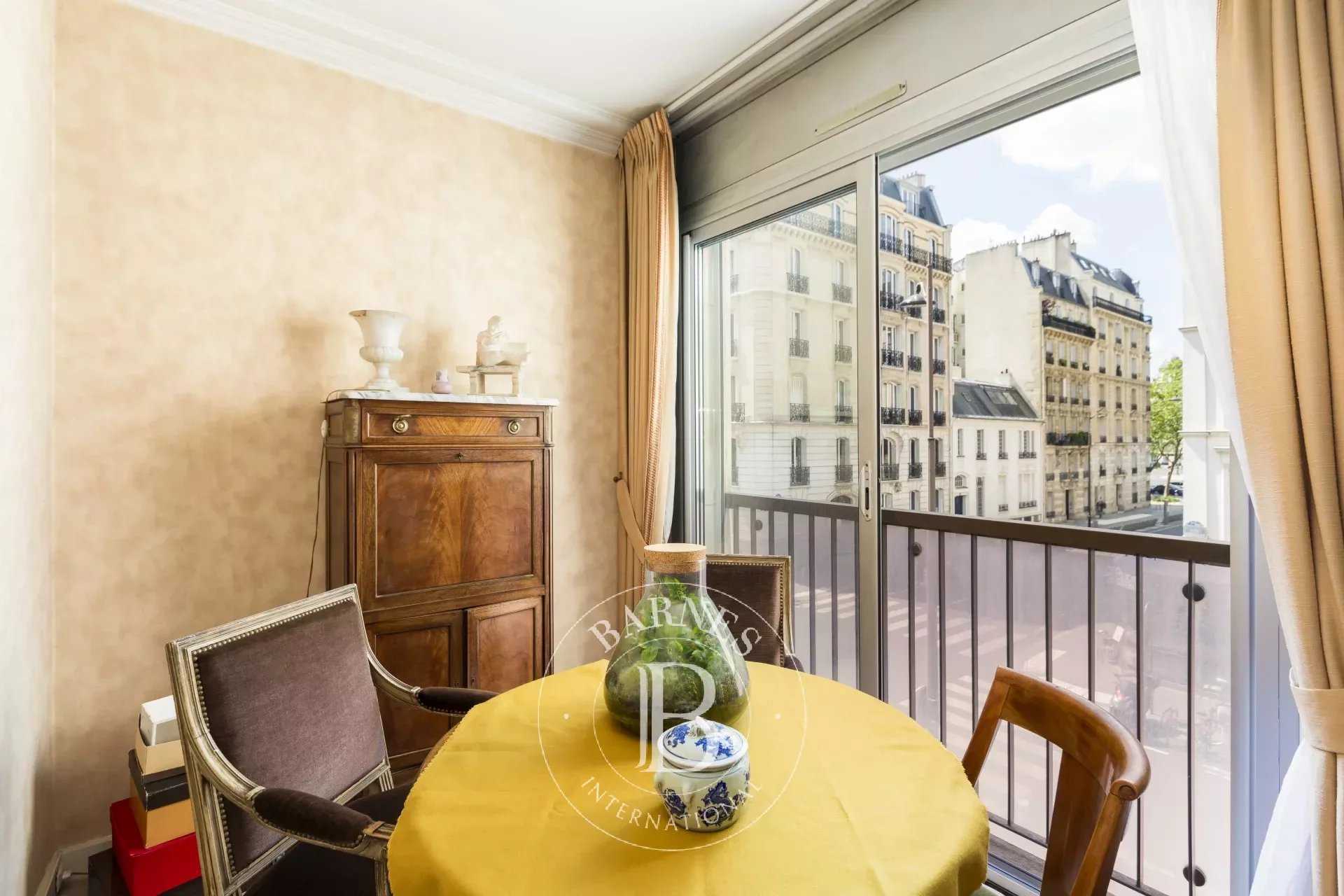 Paris  - Appartement 5 Pièces 3 Chambres