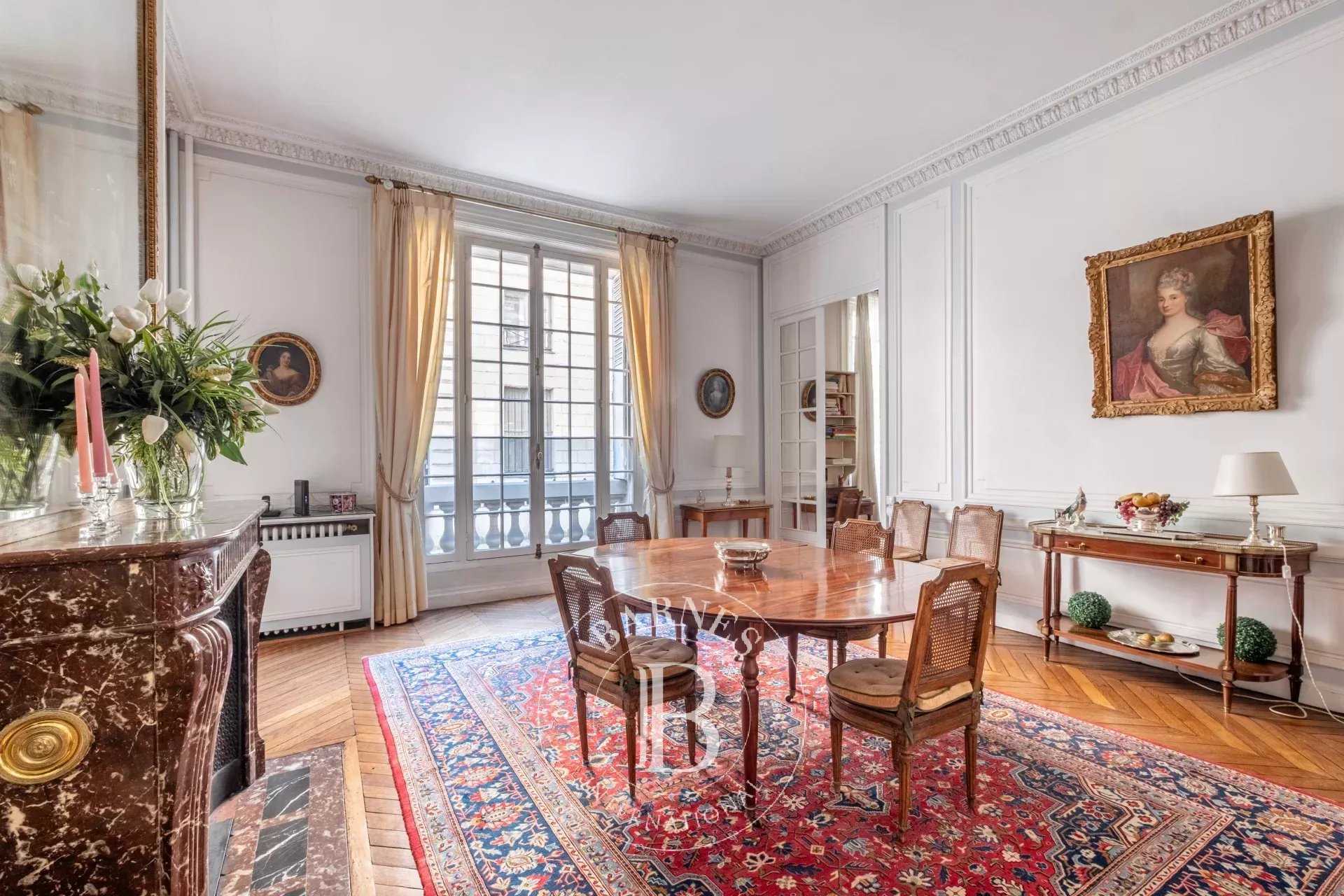 Paris  - Appartement 5 Pi&egrave;ces 3 Chambres