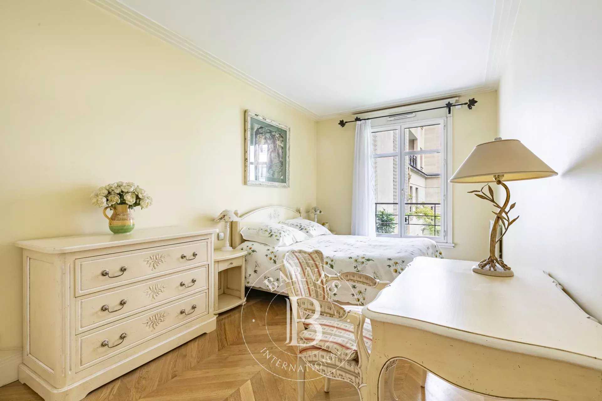 Paris  - Appartement 3 Pièces 2 Chambres