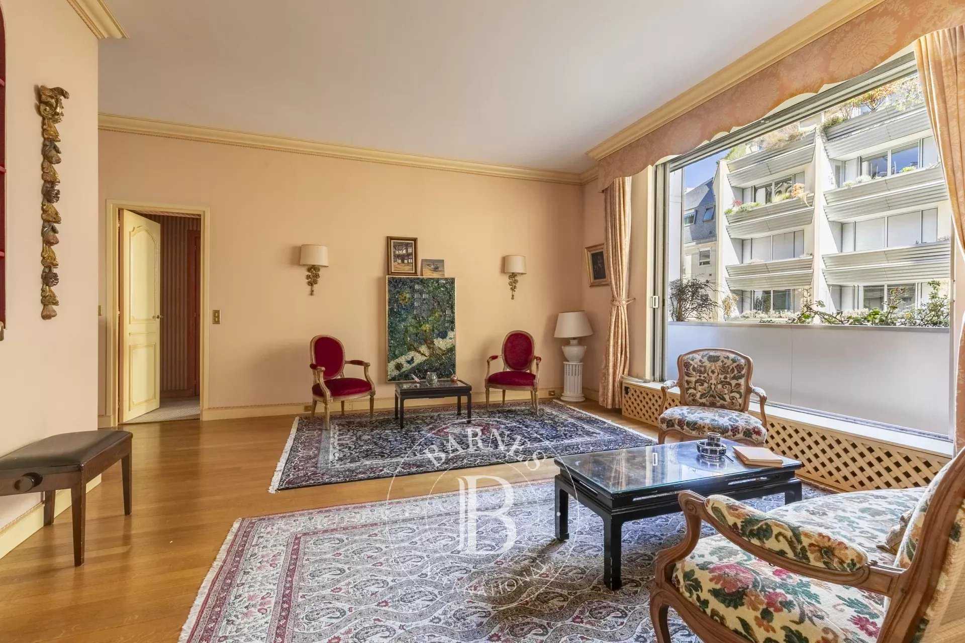 Paris  - Appartement 4 Pi&egrave;ces 2 Chambres