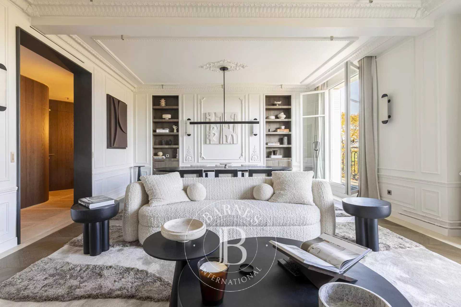 Paris  - Appartement 6 Pièces 3 Chambres