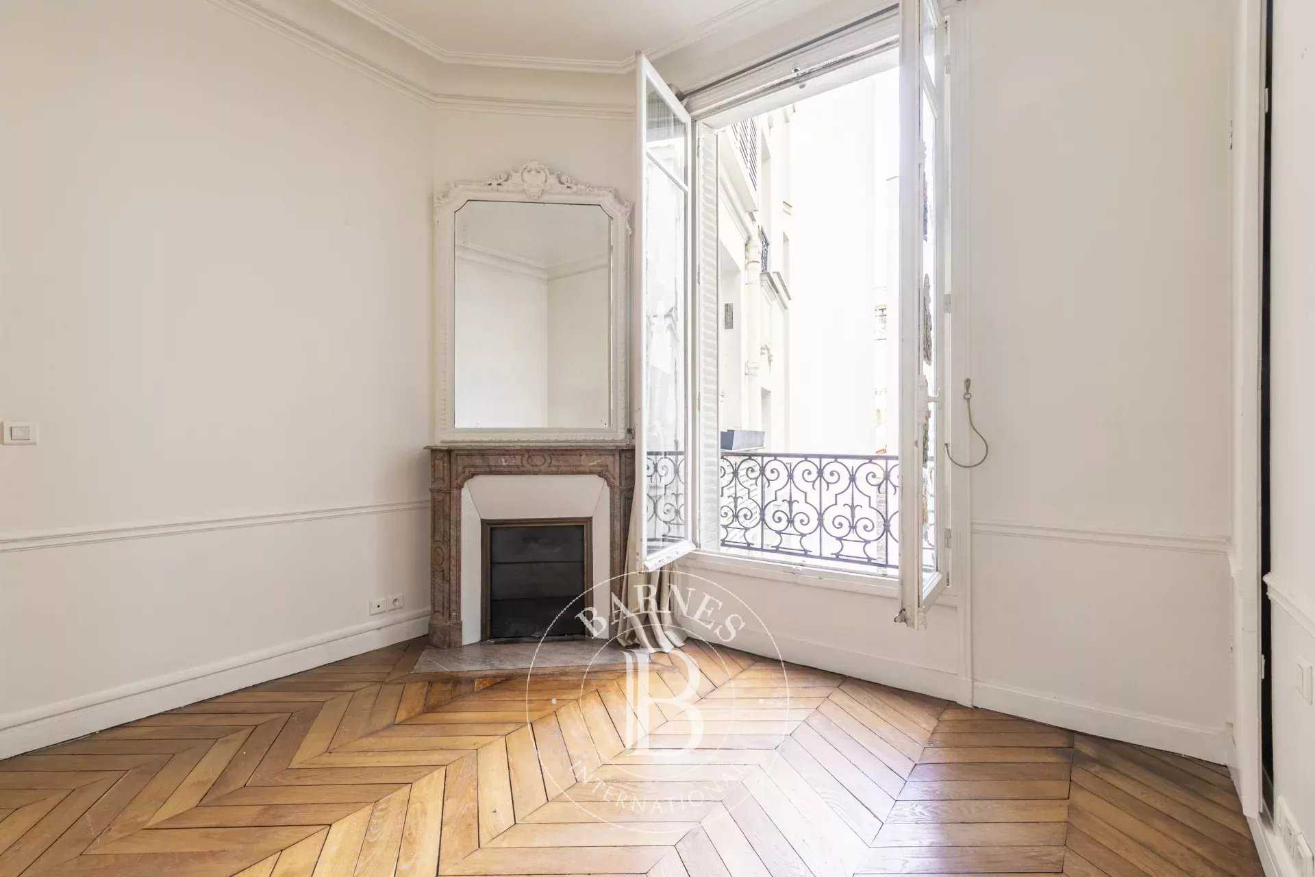 Paris  - Appartement 5 Pièces 4 Chambres