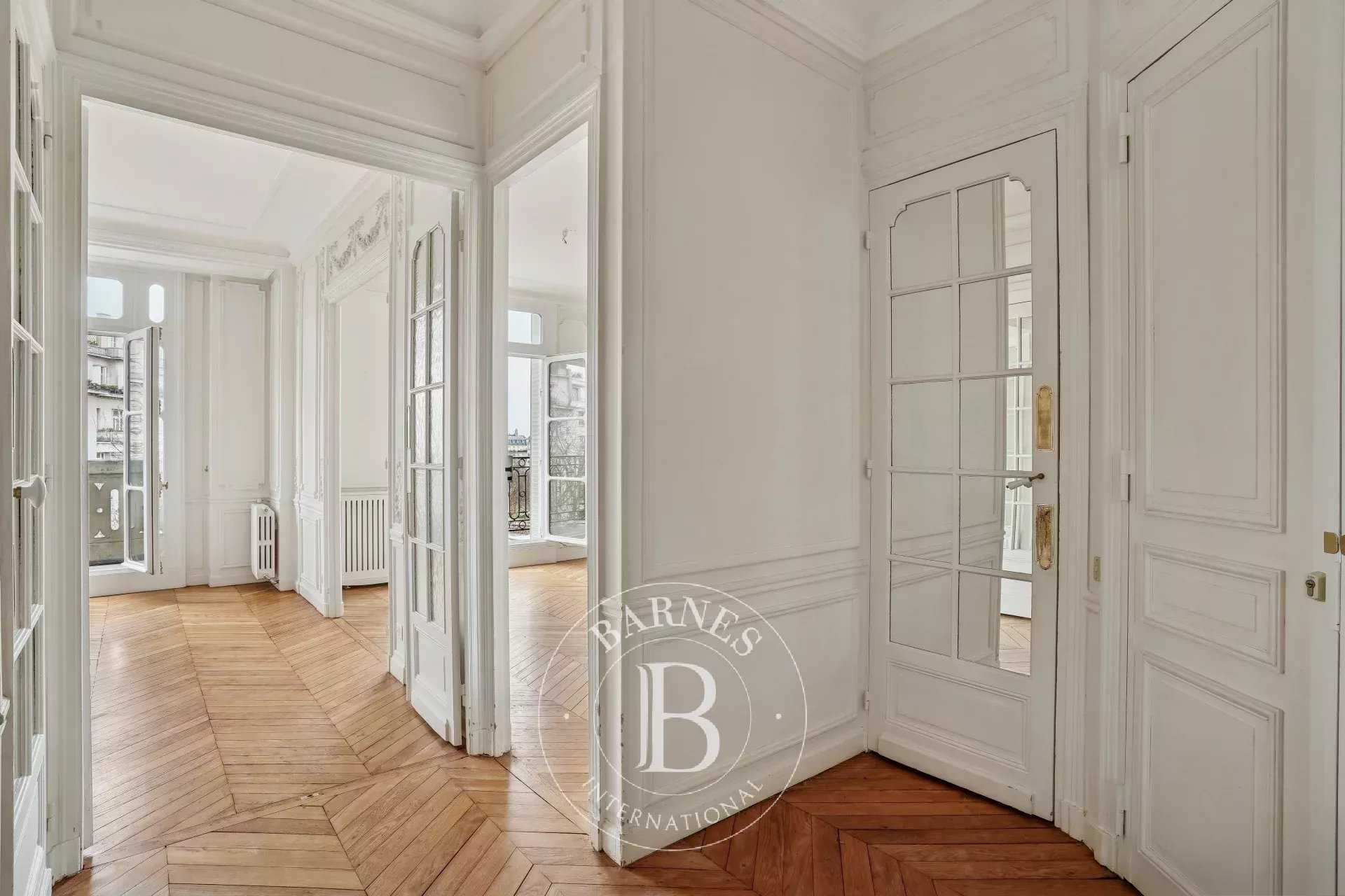 Paris  - Appartement 4 Pi&egrave;ces 2 Chambres