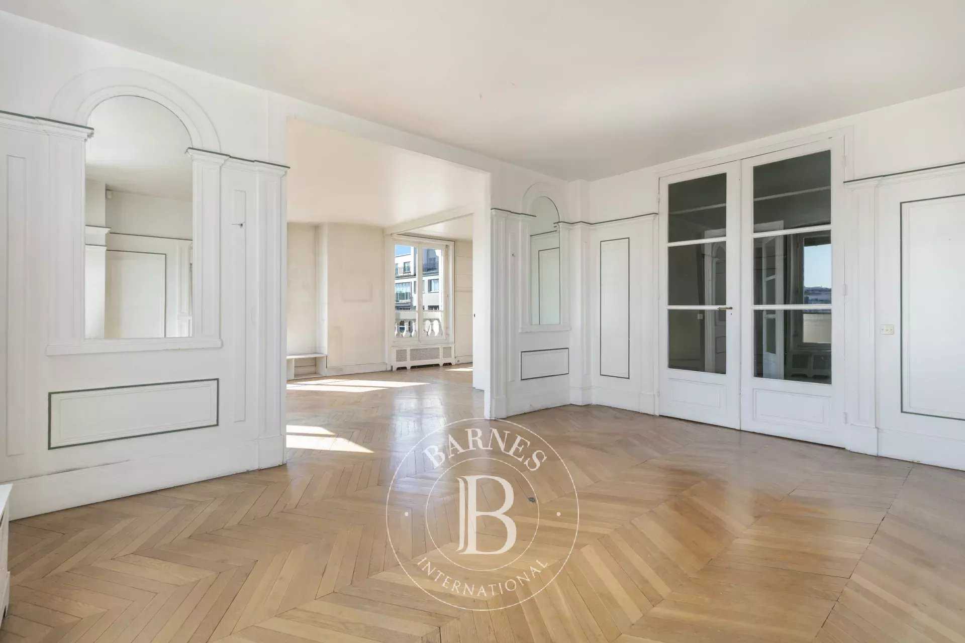 Paris  - Apartment 4 Bedrooms