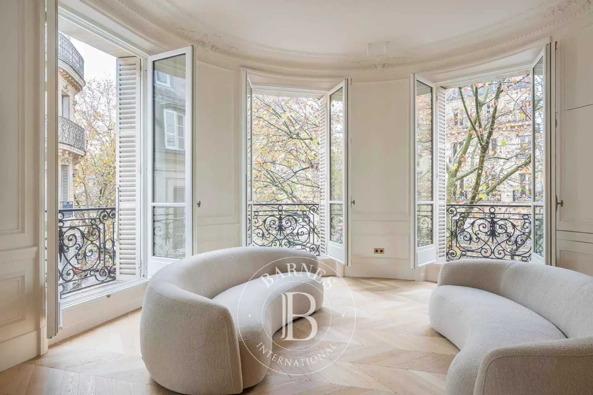 Paris  - Appartement 5 Pi&egrave;ces 3 Chambres