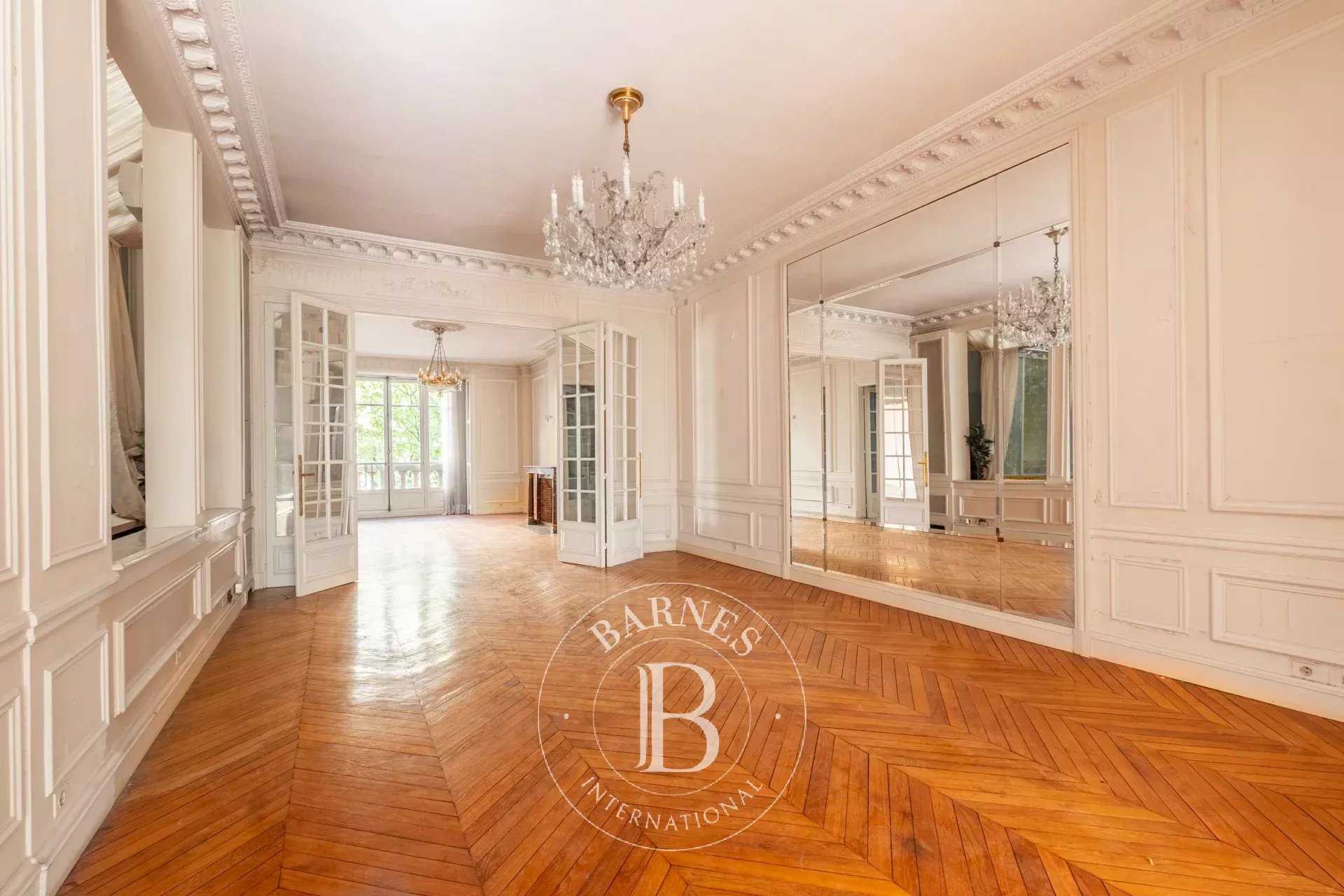 Paris  - Apartment 4 Bedrooms