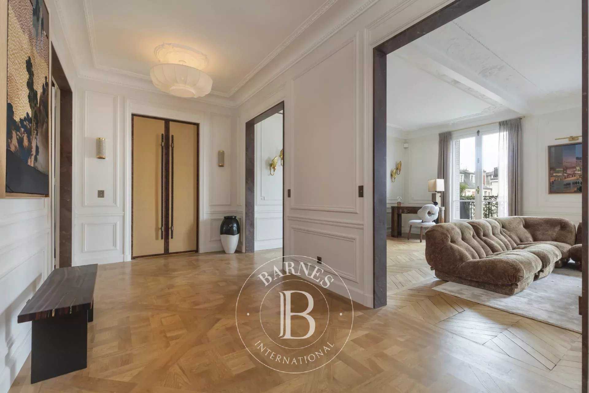Paris  - Appartement 6 Pièces 3 Chambres