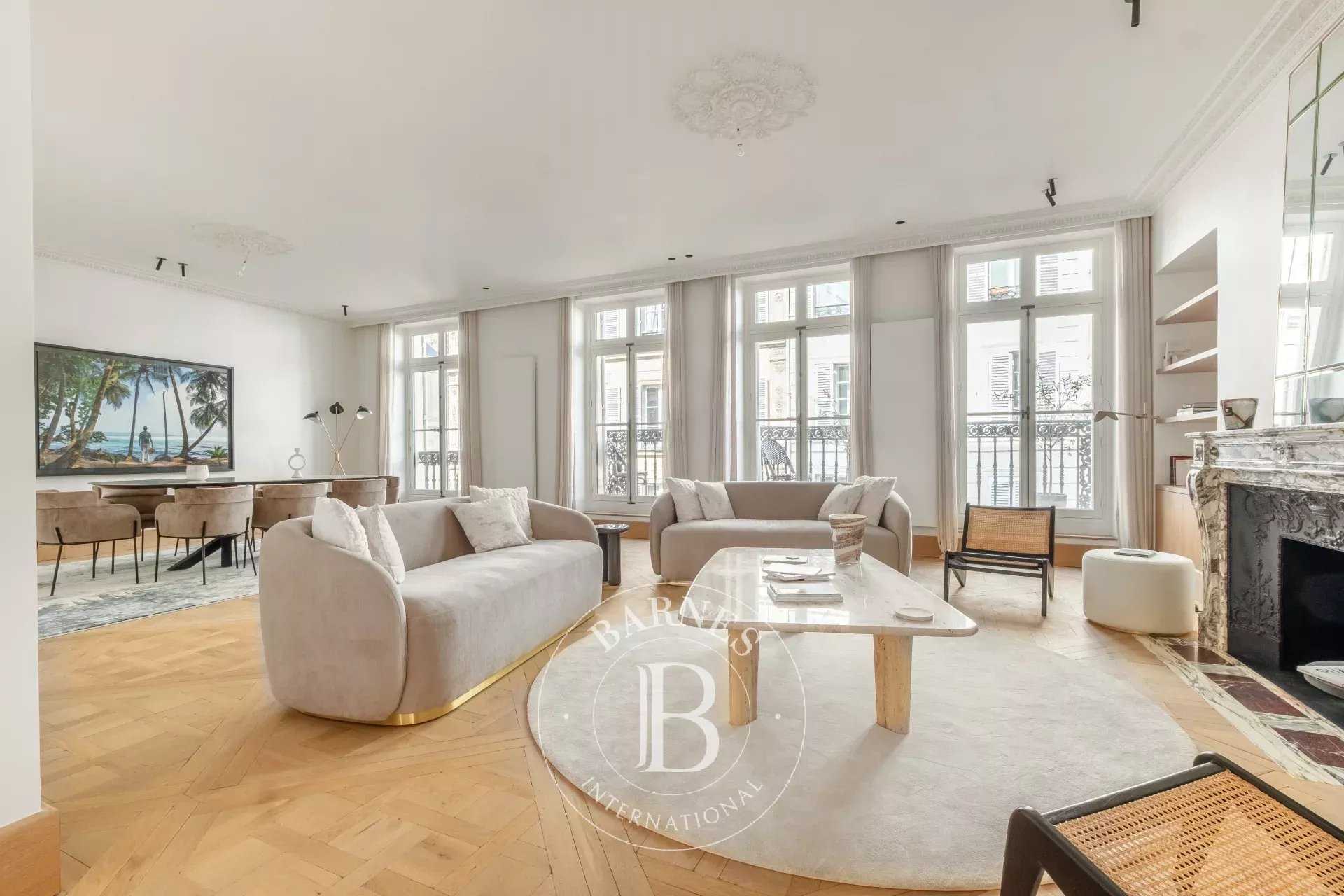 Paris  - Appartement 5 Pi&egrave;ces 3 Chambres