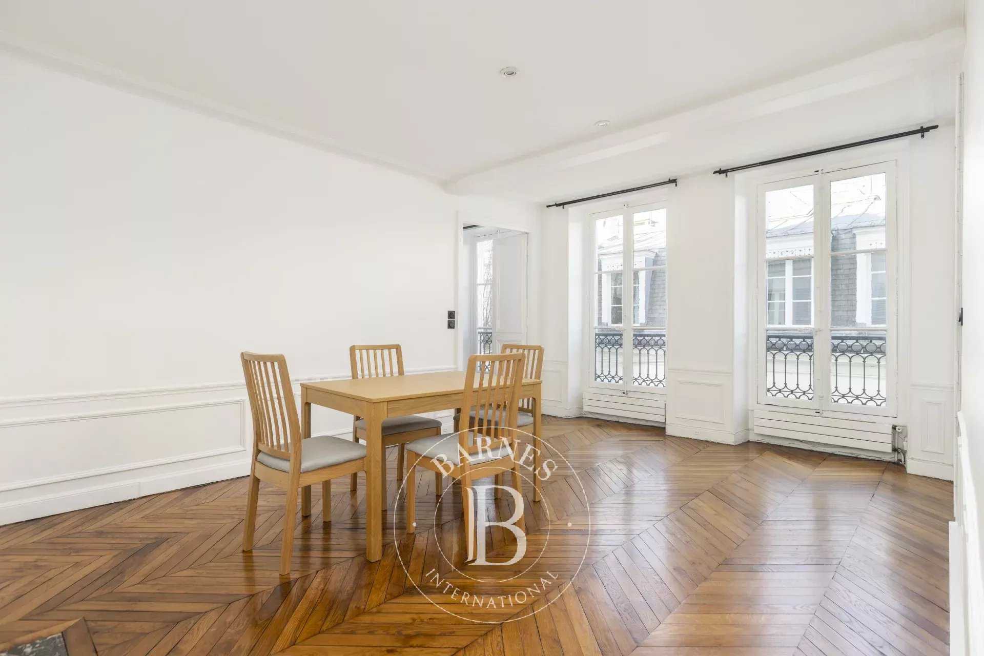 Paris  - Appartement 4 Pi&egrave;ces 2 Chambres