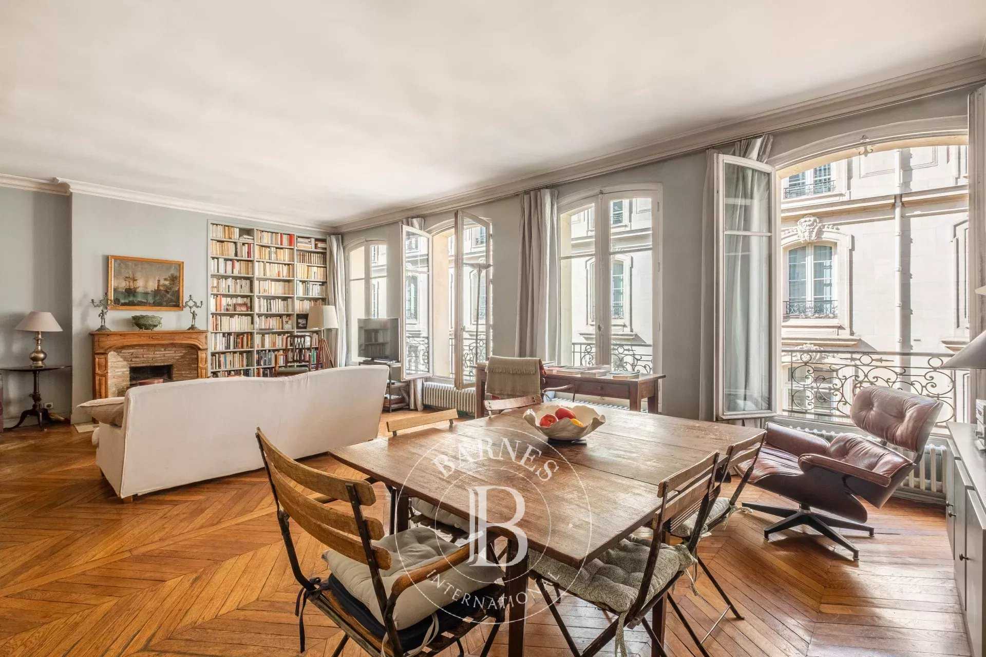 Paris  - Appartement 4 Pi&egrave;ces 2 Chambres