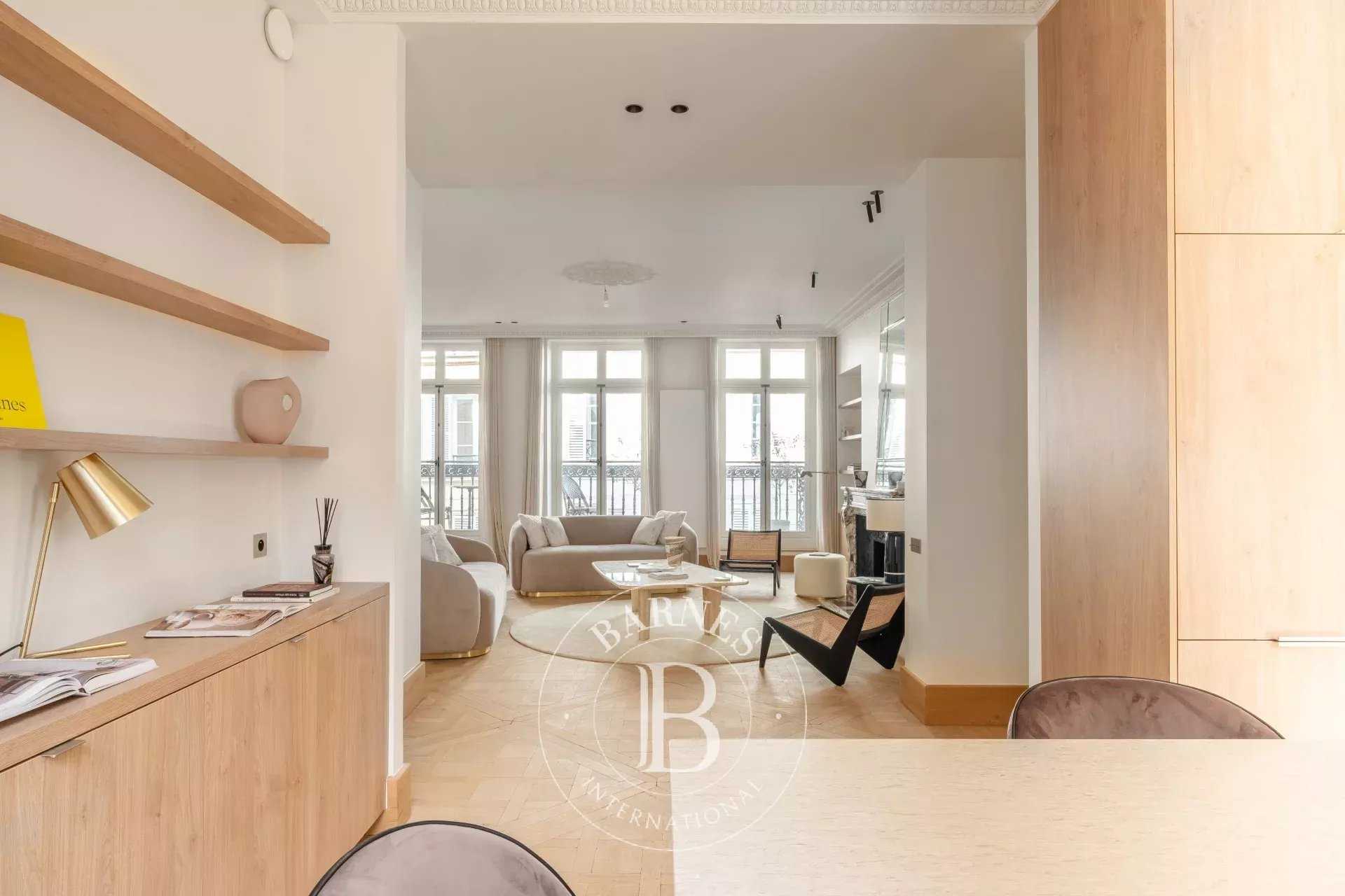 Paris  - Appartement 5 Pi&egrave;ces 3 Chambres