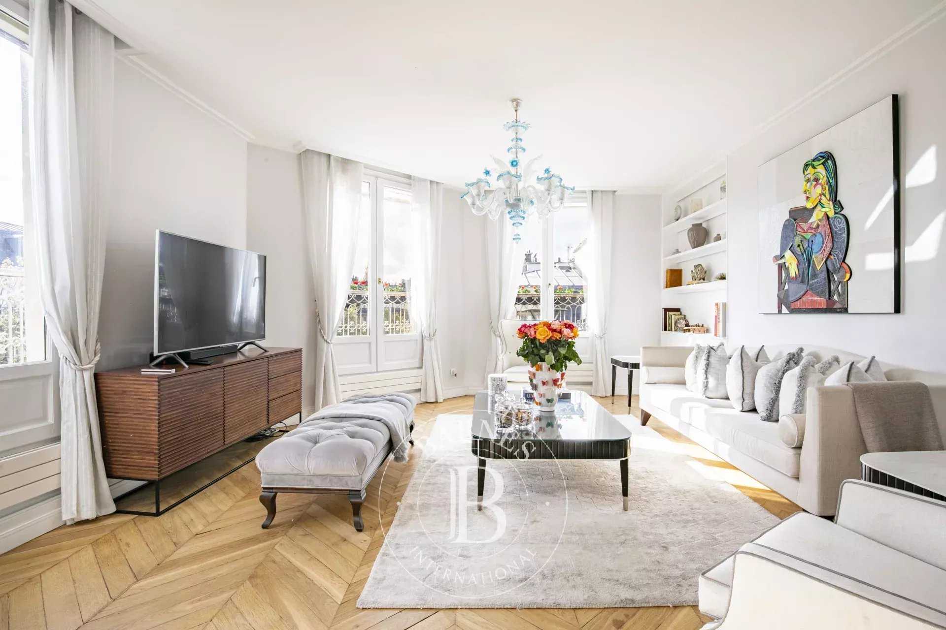 Paris  - Appartement 4 Pi&egrave;ces 2 Chambres