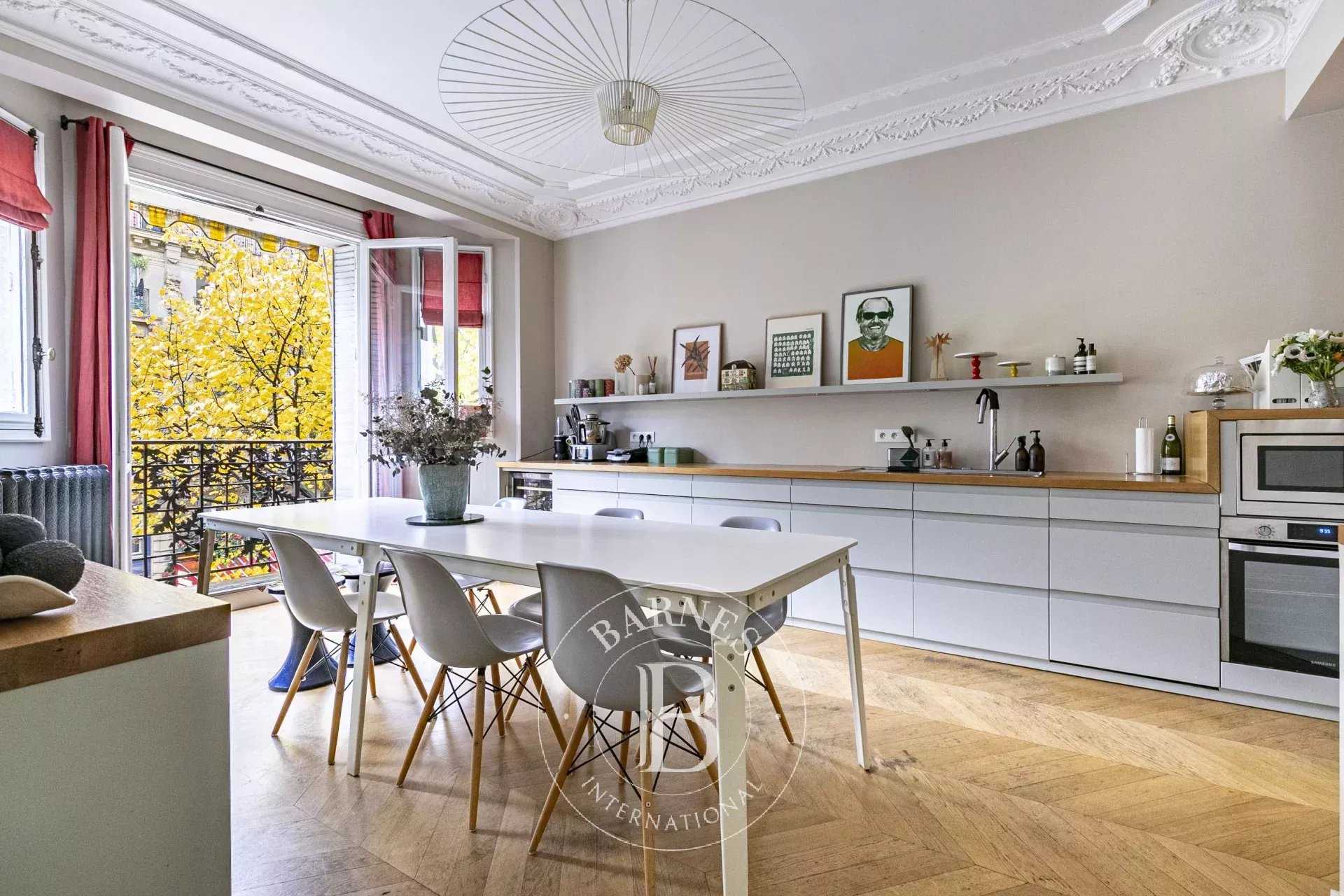Paris  - Appartement 5 Pièces 3 Chambres