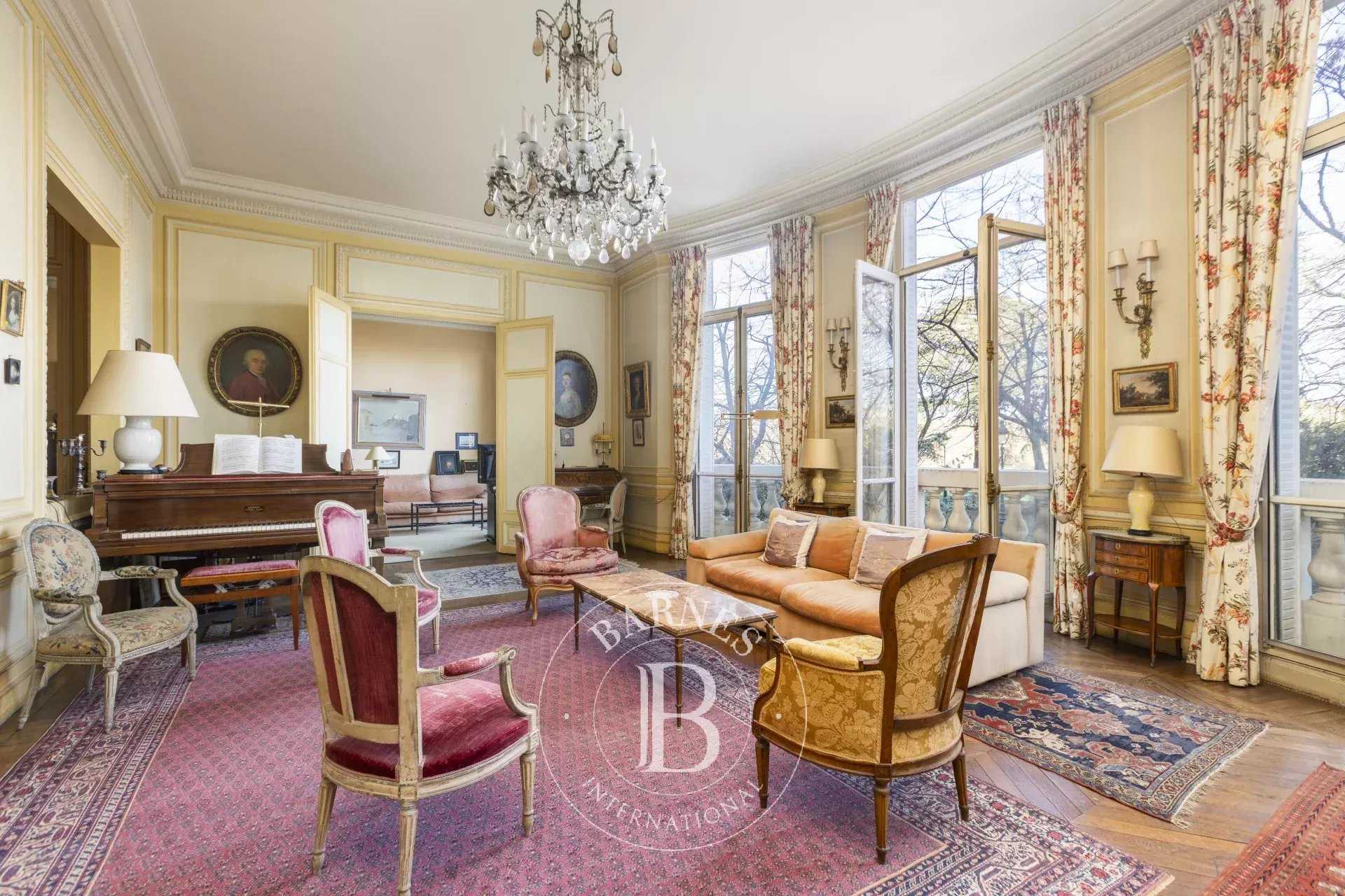 Paris  - Appartement 7 Pi&egrave;ces 4 Chambres