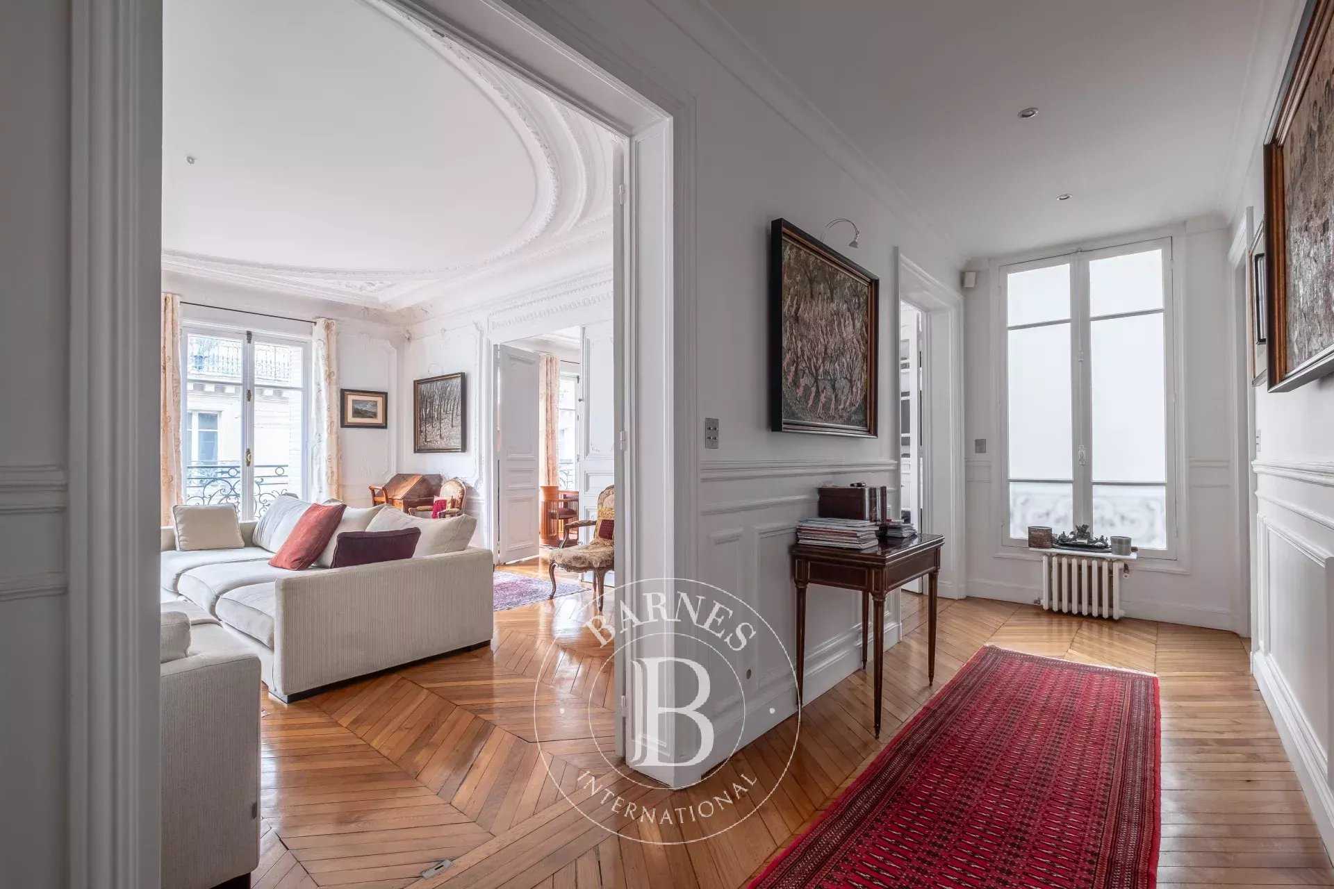 Paris  - Appartement 6 Pi&egrave;ces 3 Chambres