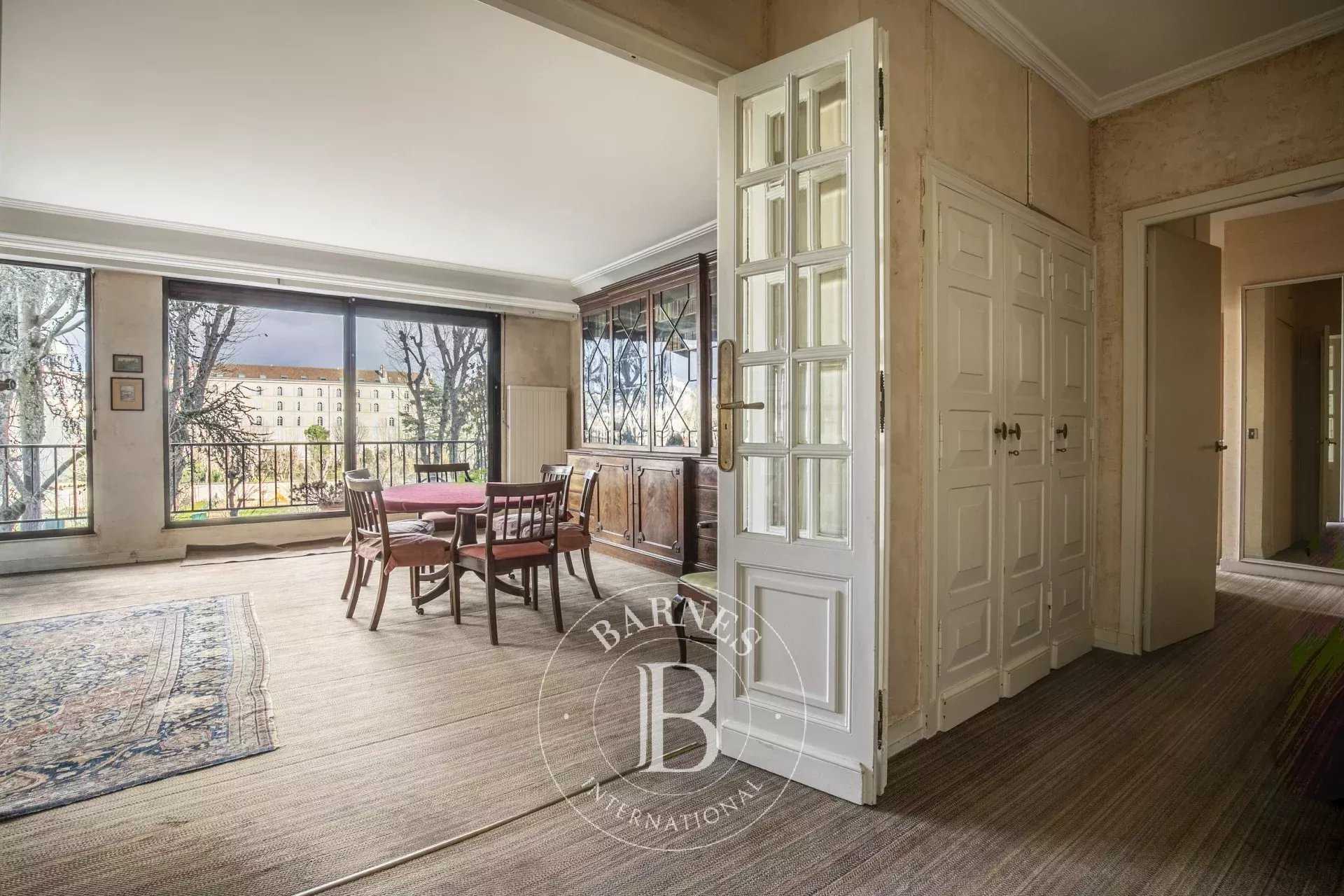 Paris  - Appartement 6 Pi&egrave;ces 4 Chambres