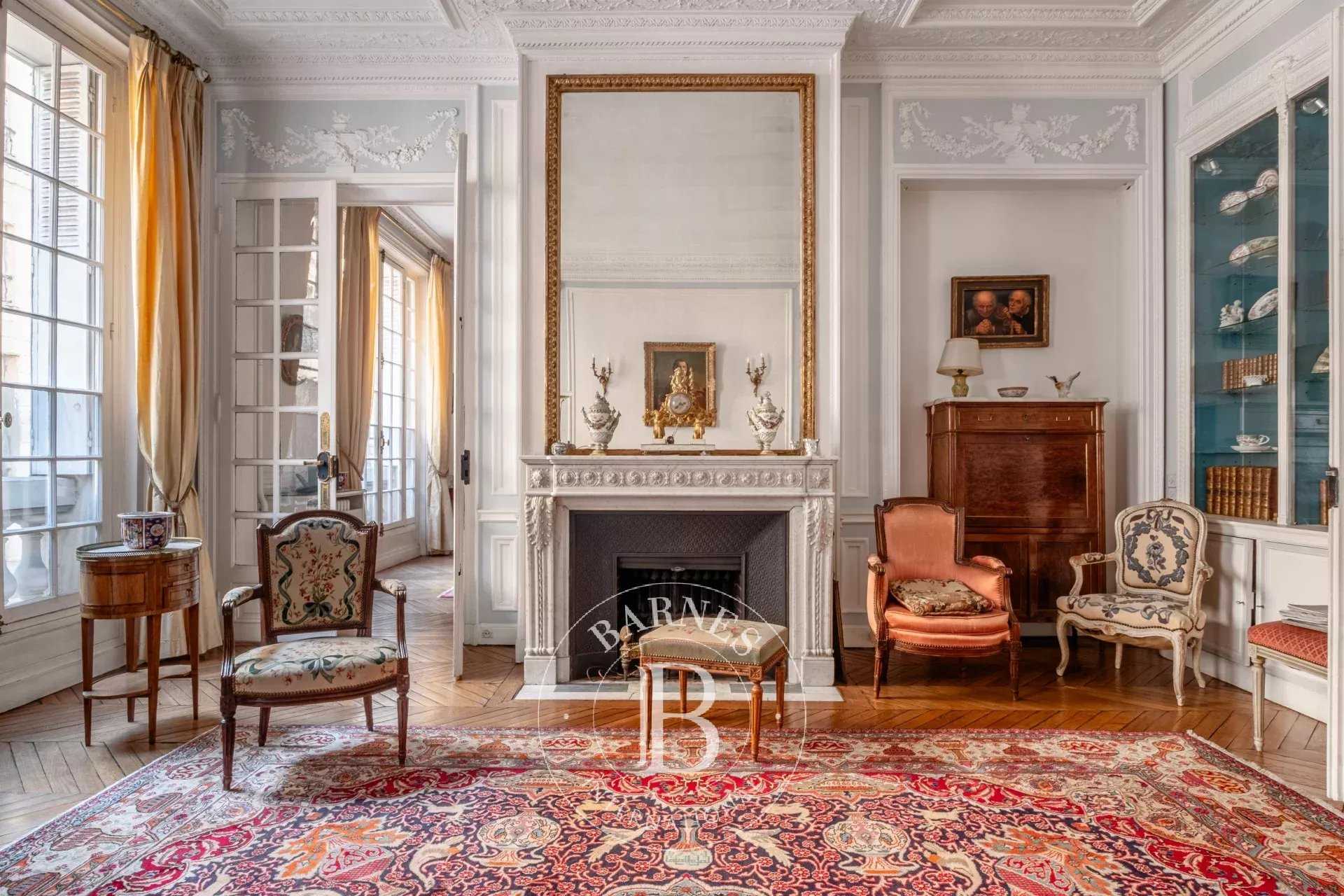 Paris  - Appartement 5 Pi&egrave;ces 3 Chambres