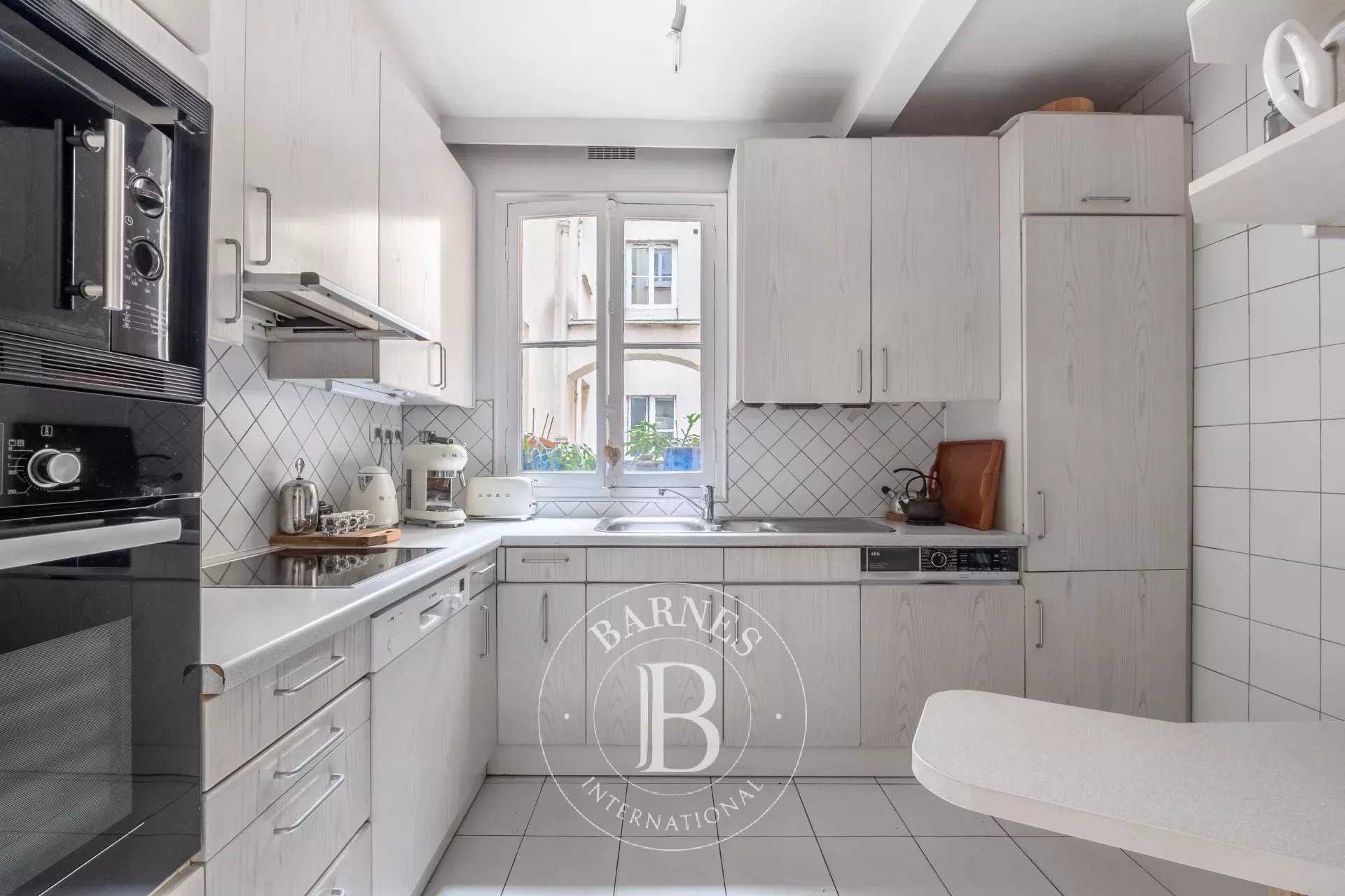 Paris  - Appartement 3 Pièces 2 Chambres