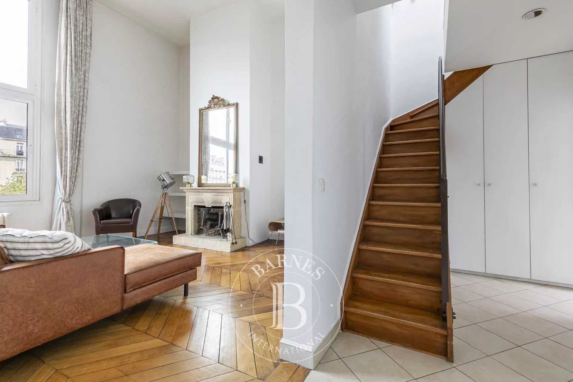 Paris  - Appartement 5 Pièces 2 Chambres