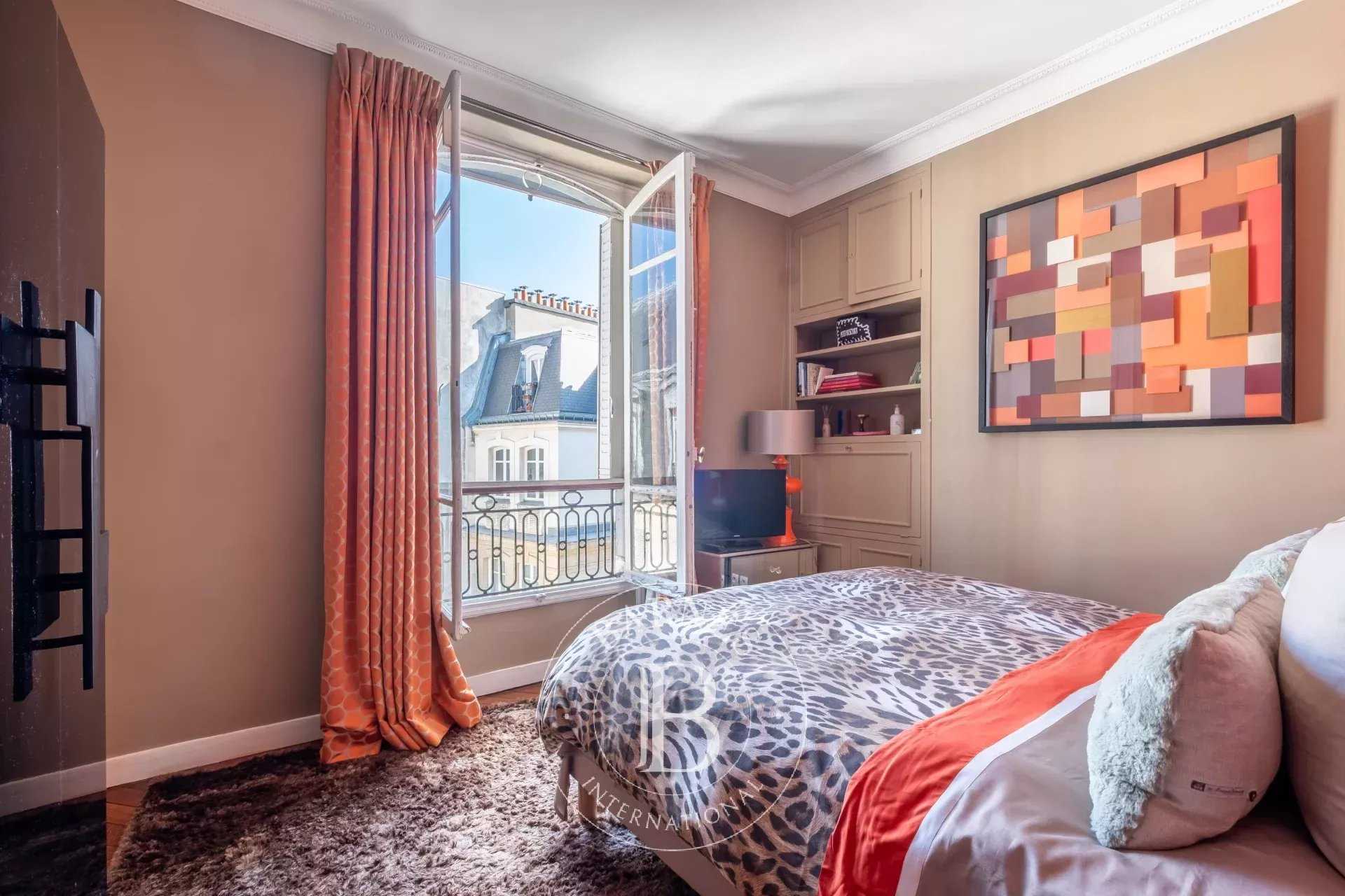 Paris  - Appartement 4 Pi&egrave;ces 2 Chambres