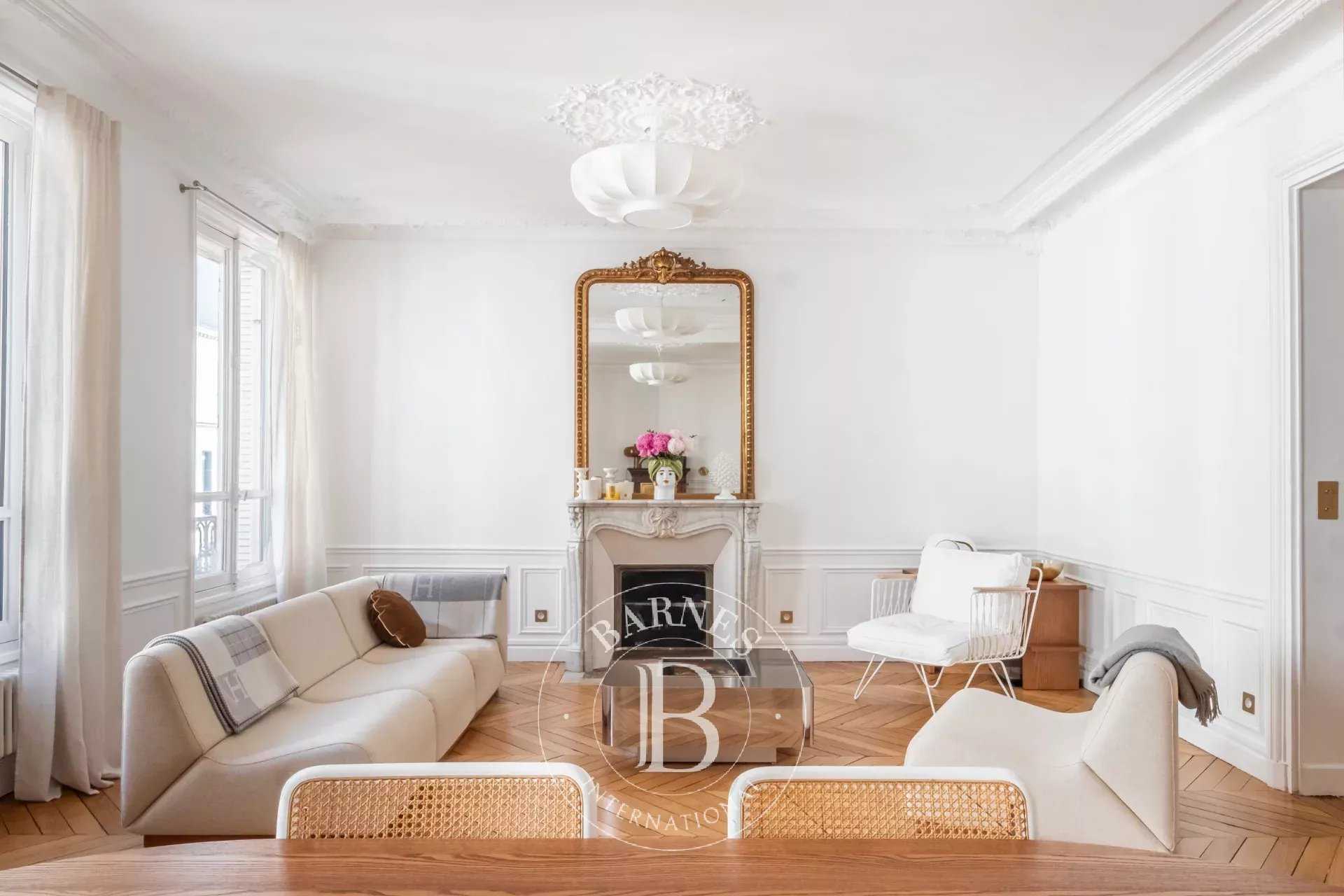 Paris  - Appartement 4 Pièces 2 Chambres