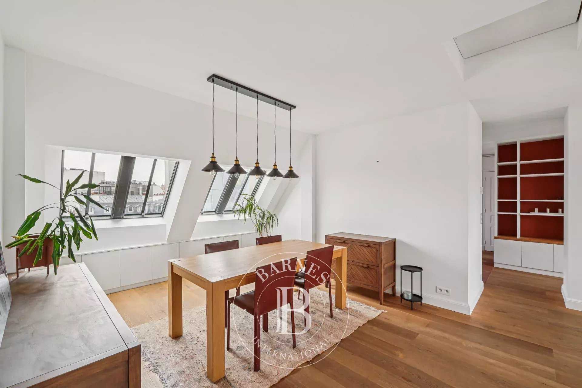 Paris  - Appartement 4 Pièces 2 Chambres