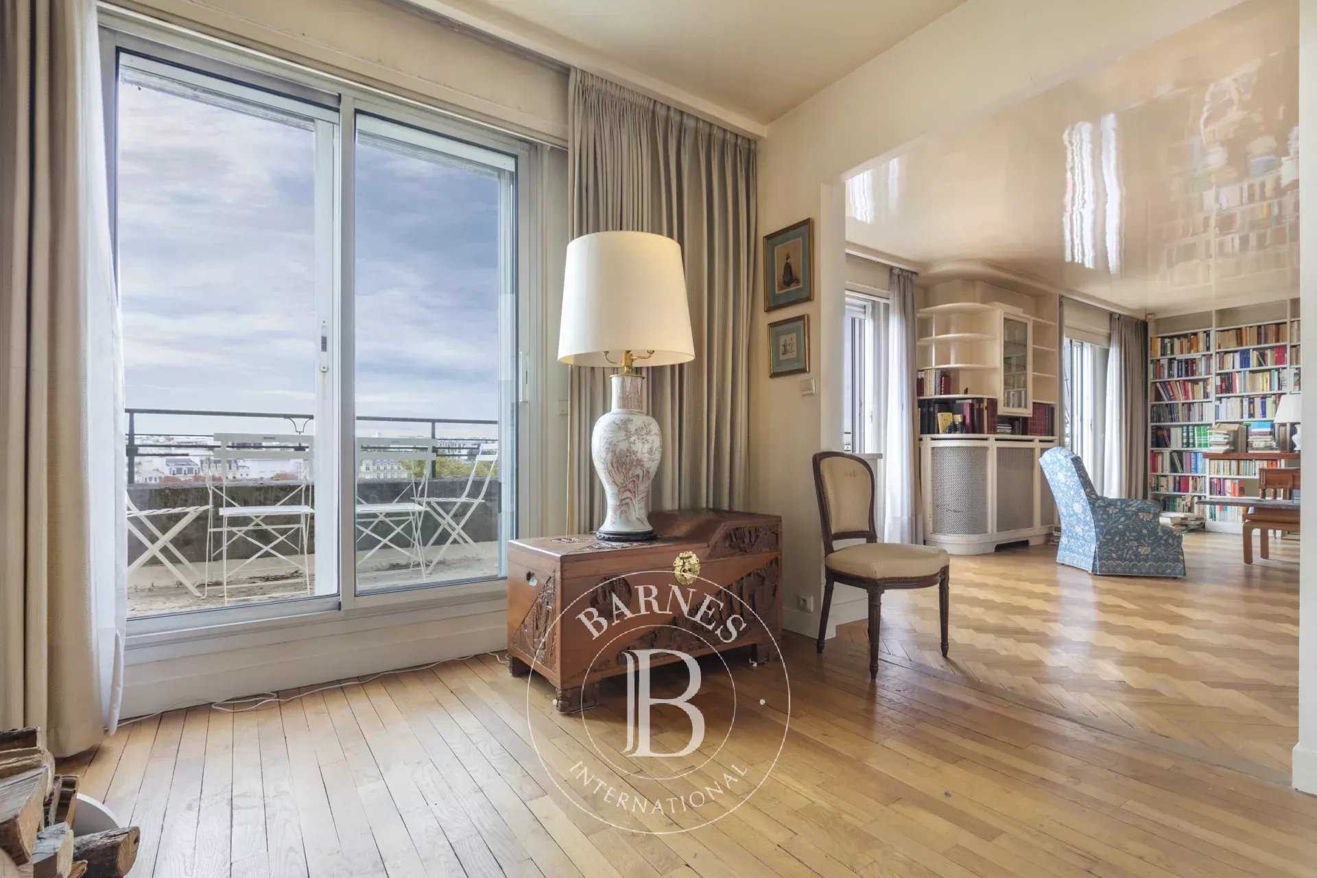 Paris  - Appartement 4 Pièces 2 Chambres