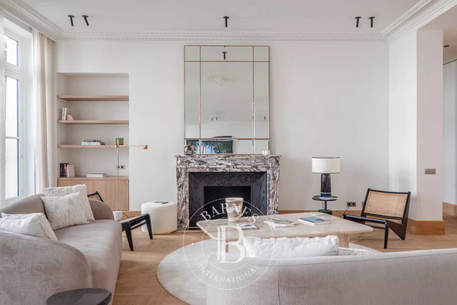 Paris  - Appartement 5 Pi&egrave;ces 3 Chambres