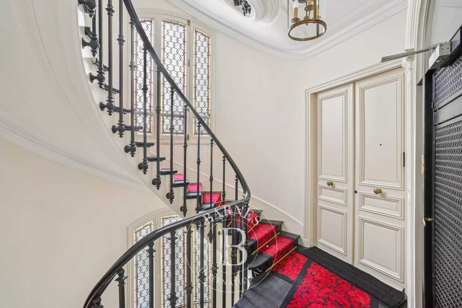 Paris  - Appartement 5 Pièces 3 Chambres