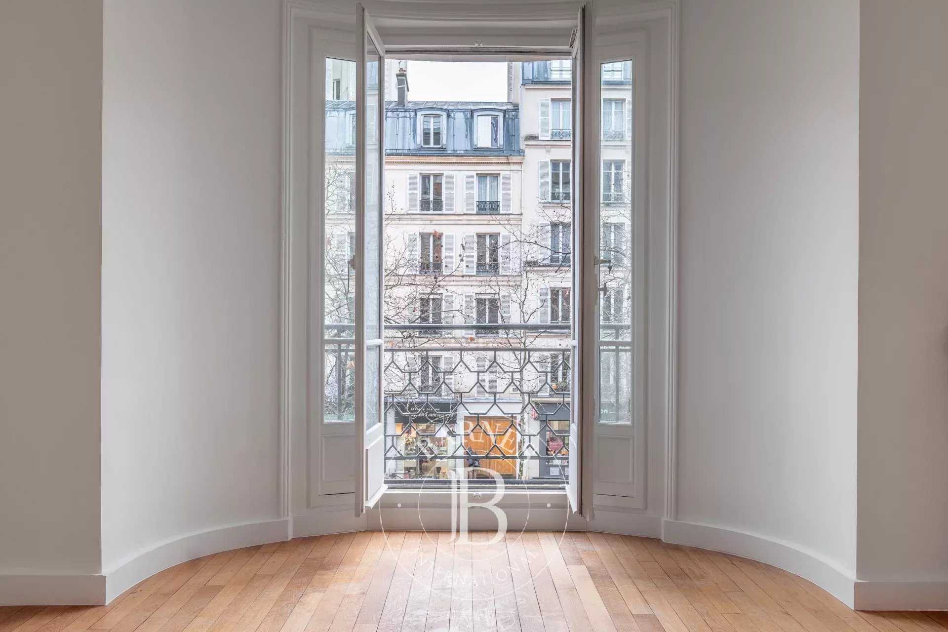 Paris  - Appartement 5 Pi&egrave;ces 3 Chambres