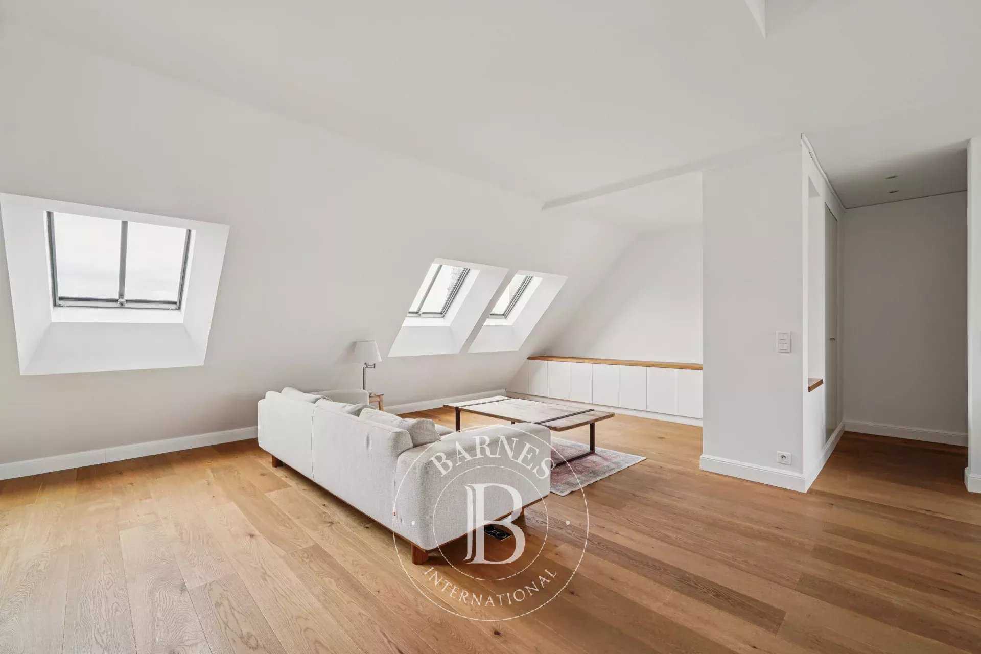 Paris  - Appartement 4 Pièces 2 Chambres