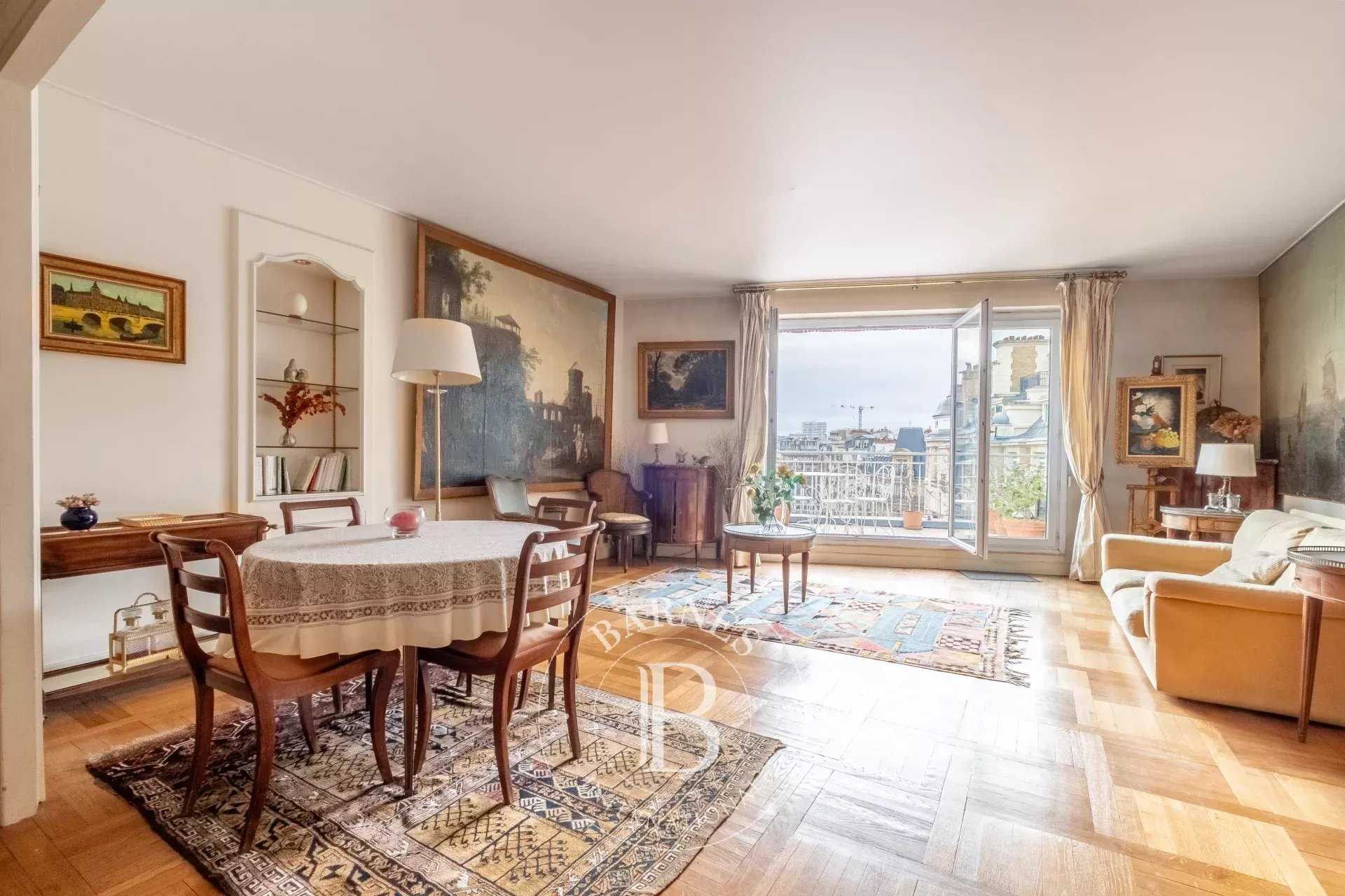 Paris  - Appartement 5 Pi&egrave;ces 2 Chambres