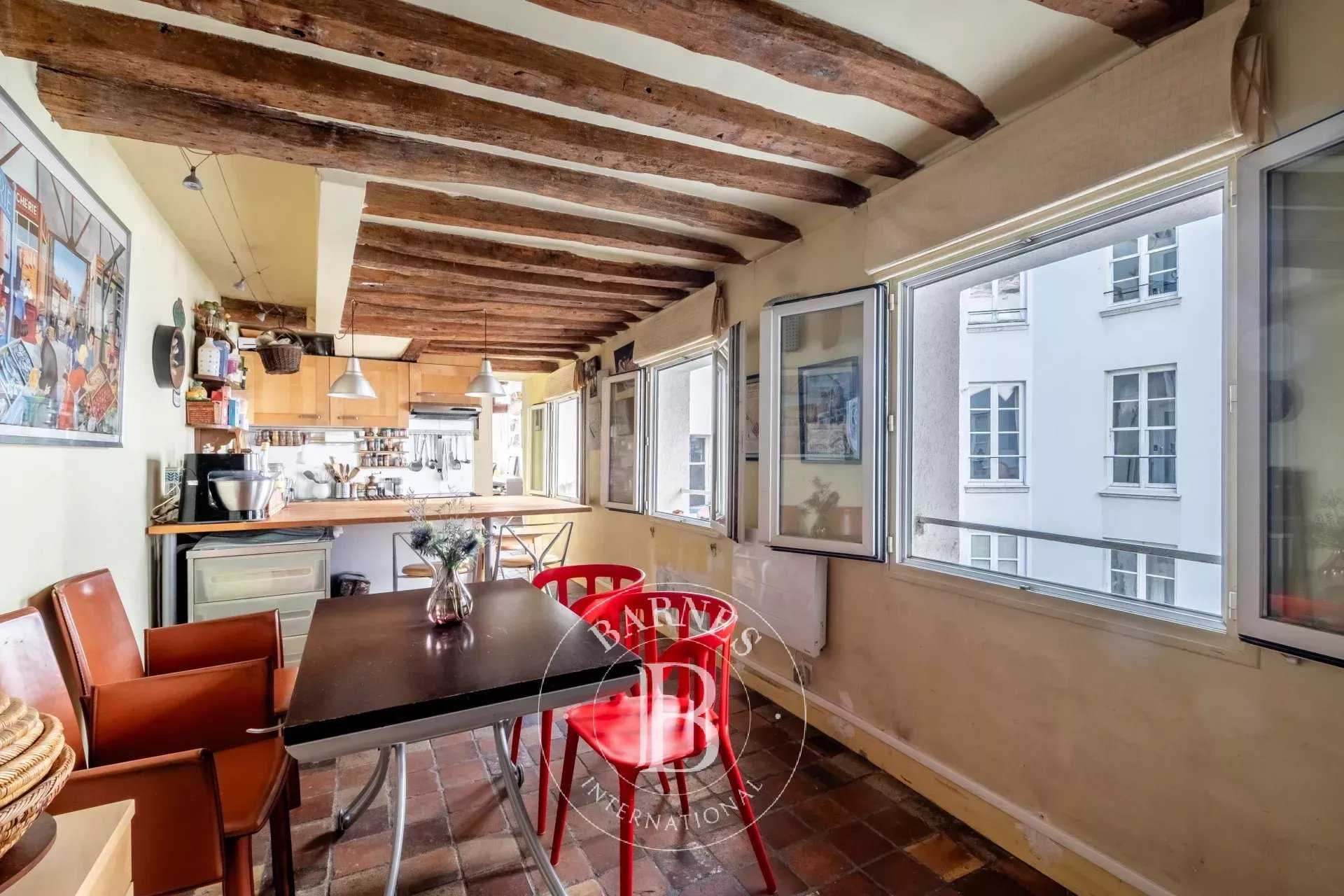 Paris  - Appartement 4 Pi&egrave;ces 2 Chambres