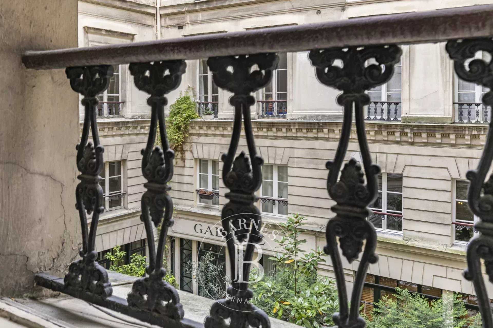 Paris  - Appartement 5 Pièces 3 Chambres