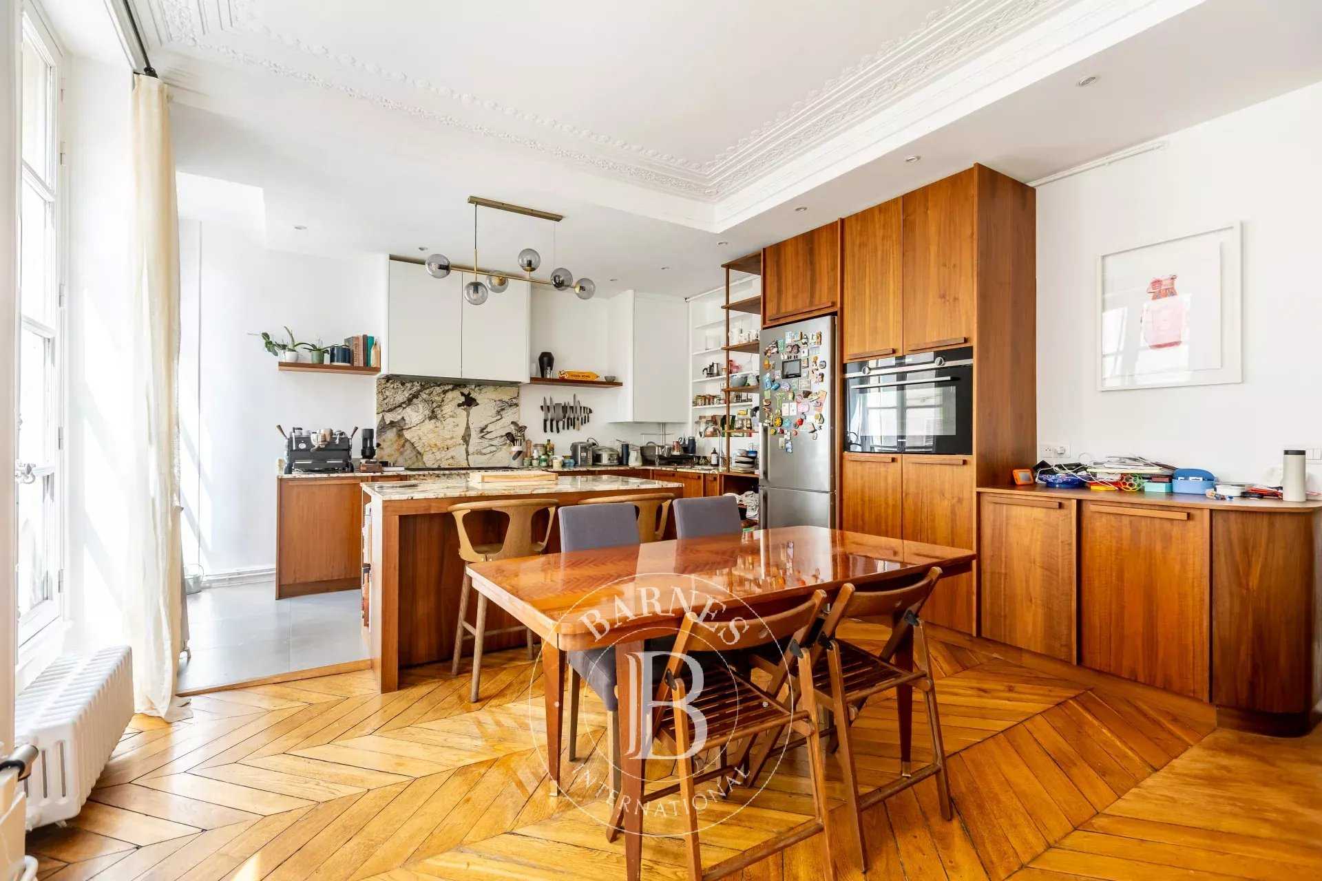 Paris  - Appartement 4 Pi&egrave;ces 2 Chambres