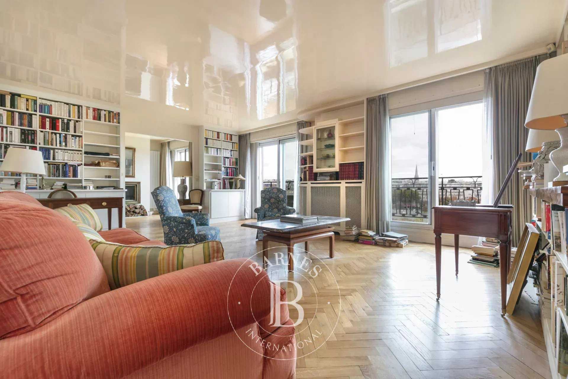 Paris  - Appartement 4 Pièces 2 Chambres