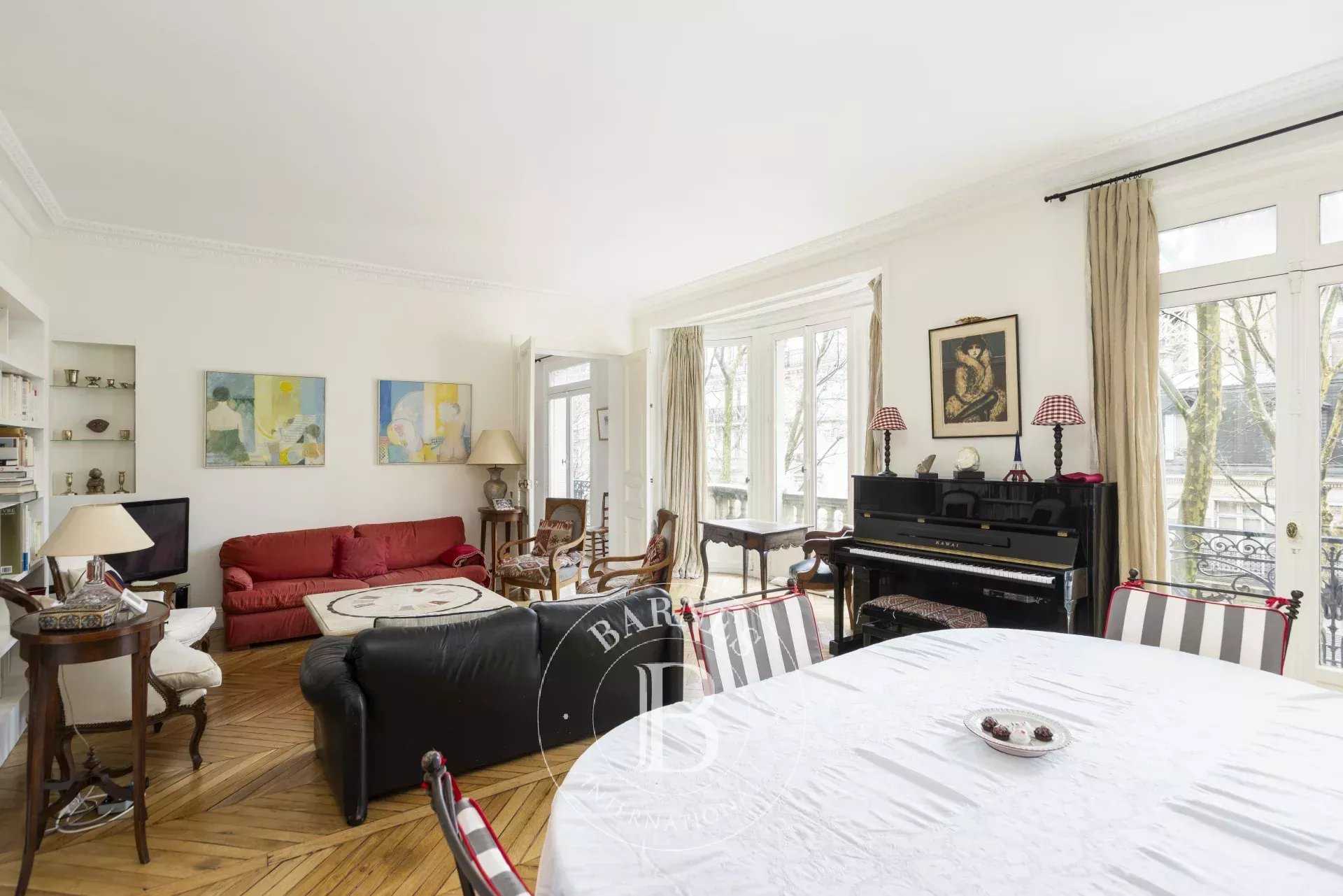 Paris  - Appartement 5 Pi&egrave;ces 3 Chambres