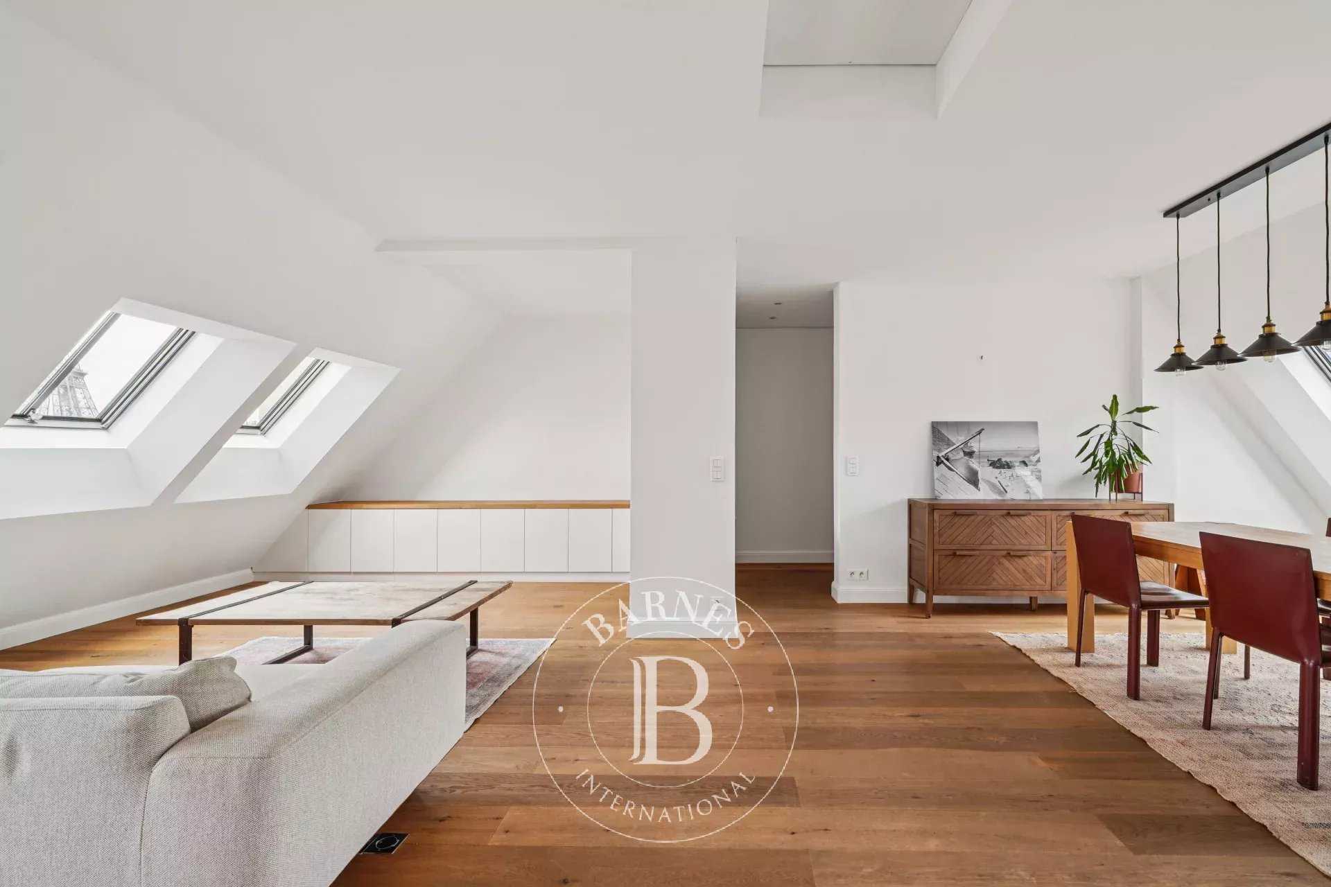 Paris  - Appartement 4 Pièces 2 Chambres