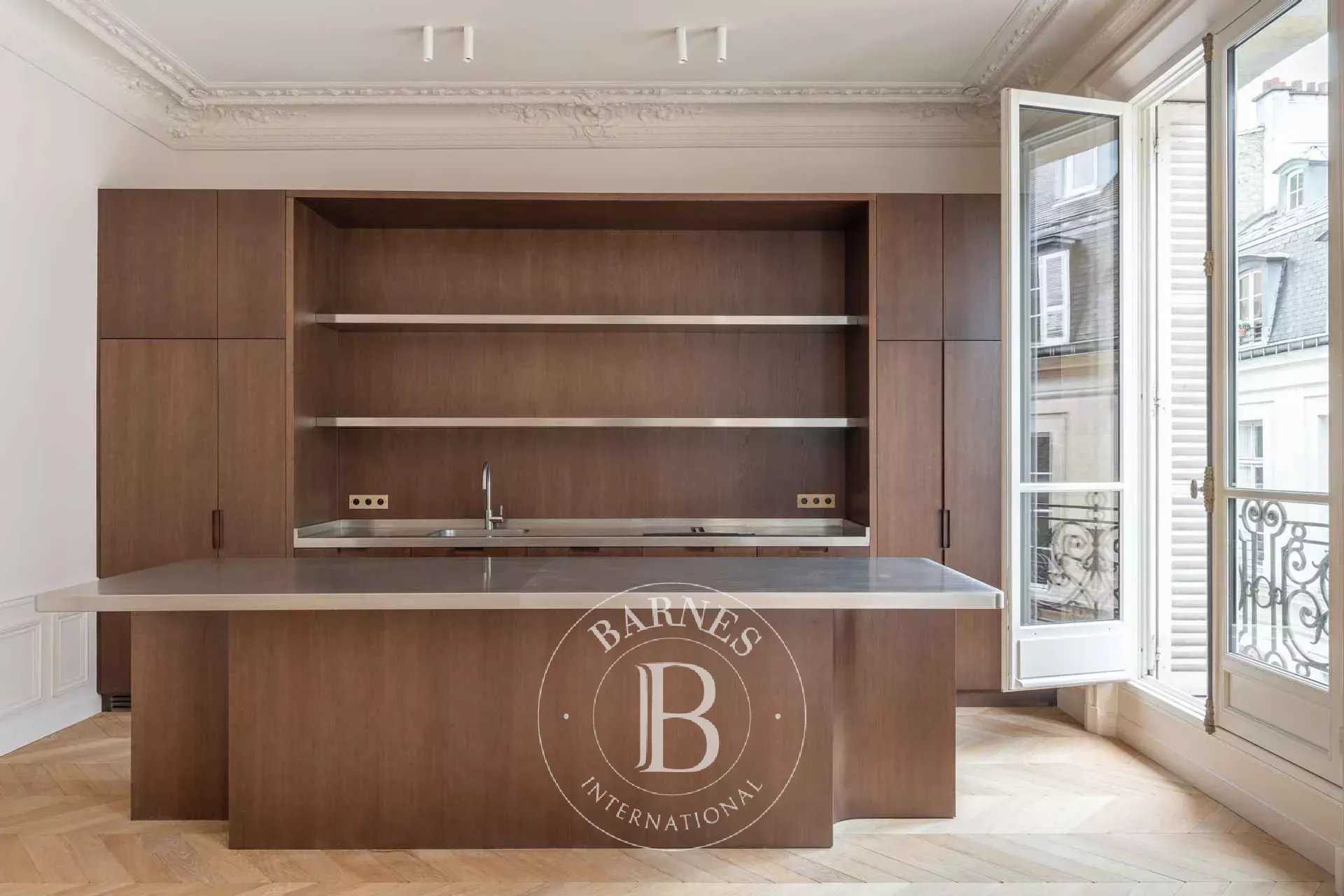 Paris  - Appartement 5 Pi&egrave;ces 3 Chambres