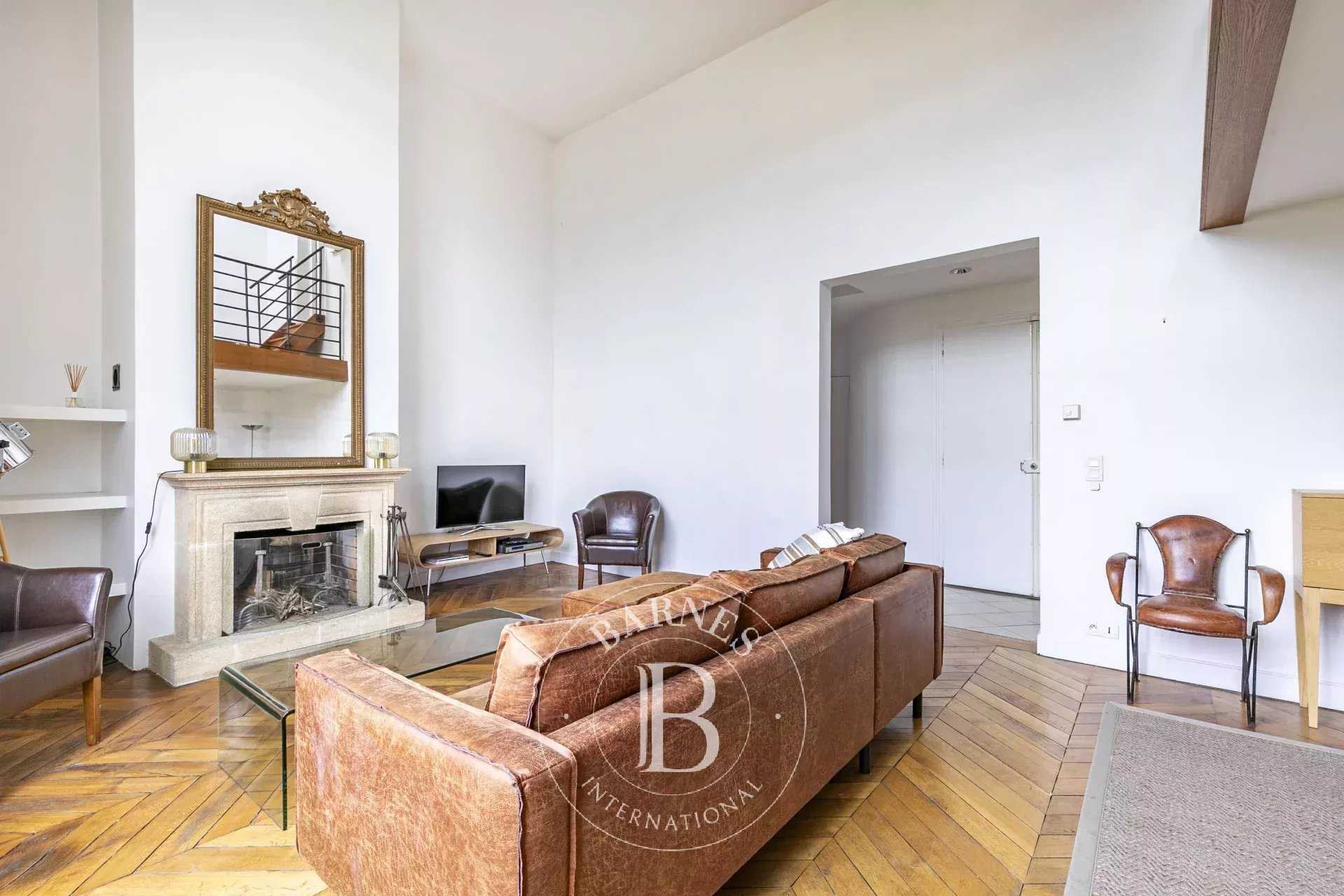 Paris  - Appartement 5 Pièces 2 Chambres