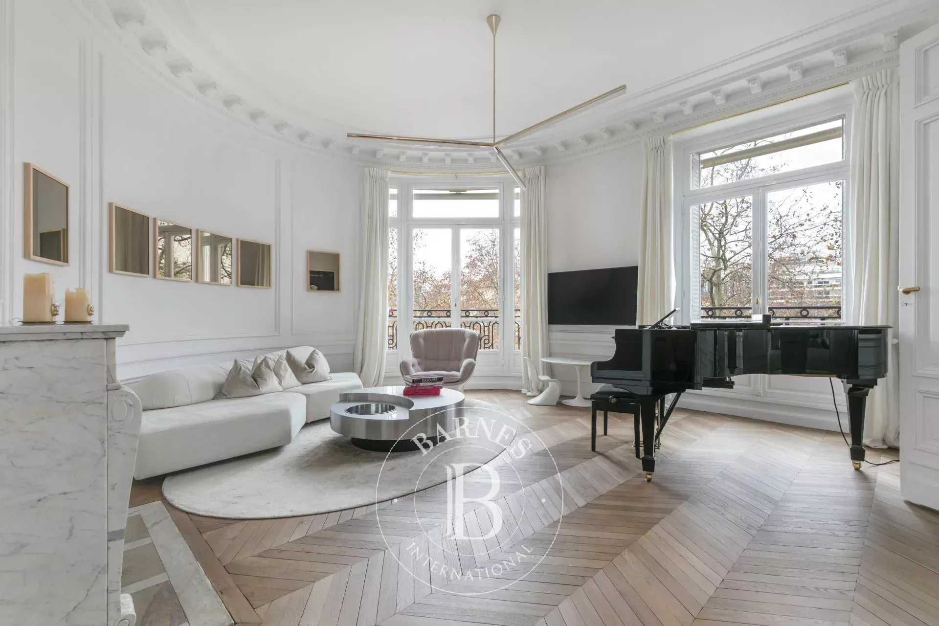 Paris  - Appartement 7 Pi&egrave;ces 4 Chambres