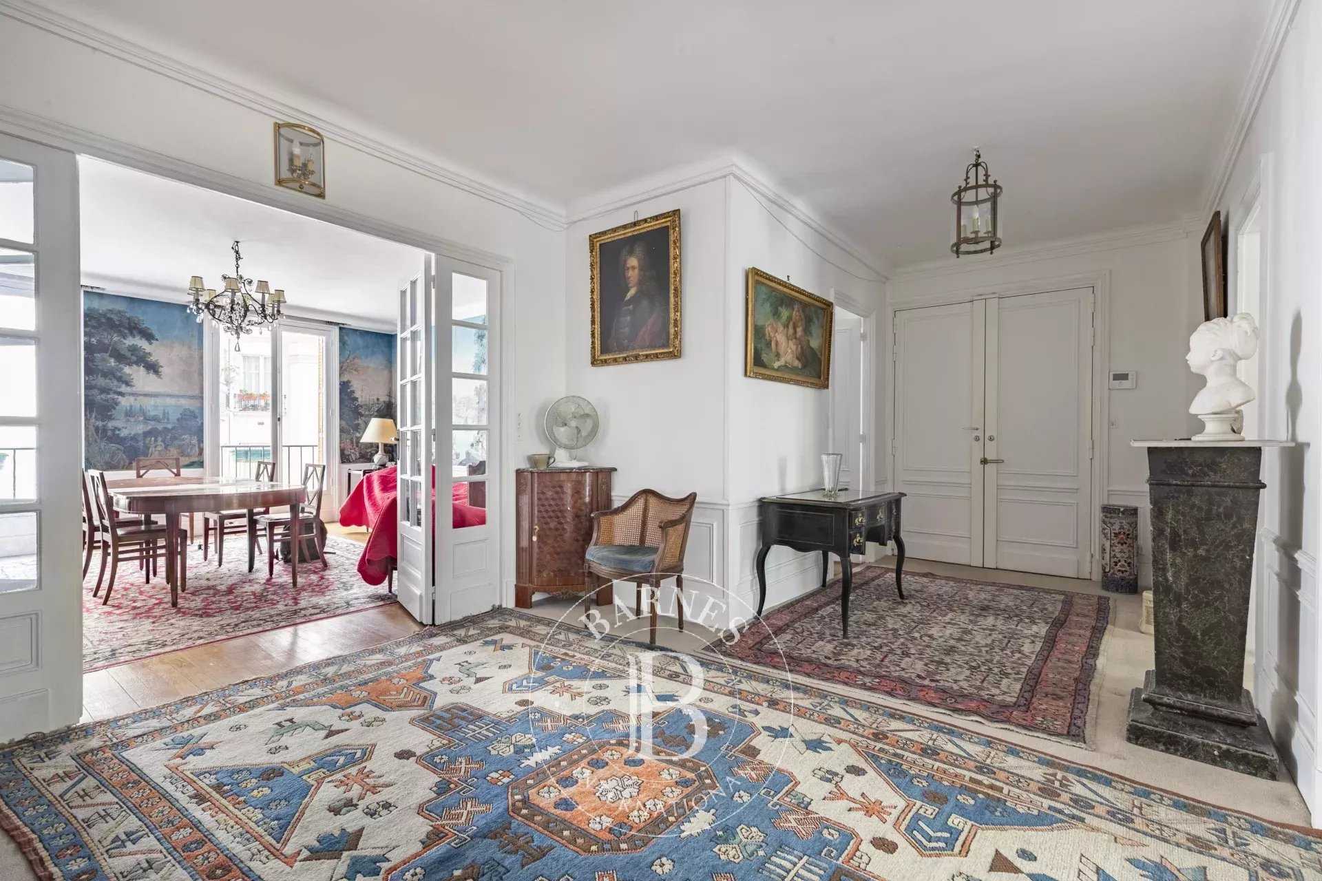 Paris  - Appartement 5 Pièces 4 Chambres