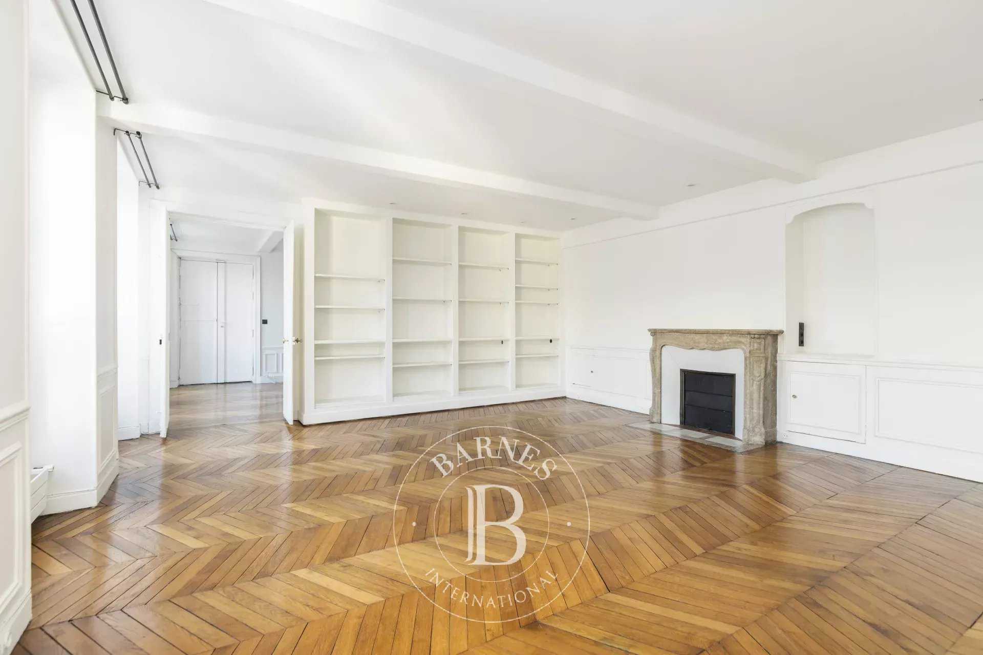 Paris  - Appartement 4 Pi&egrave;ces 2 Chambres